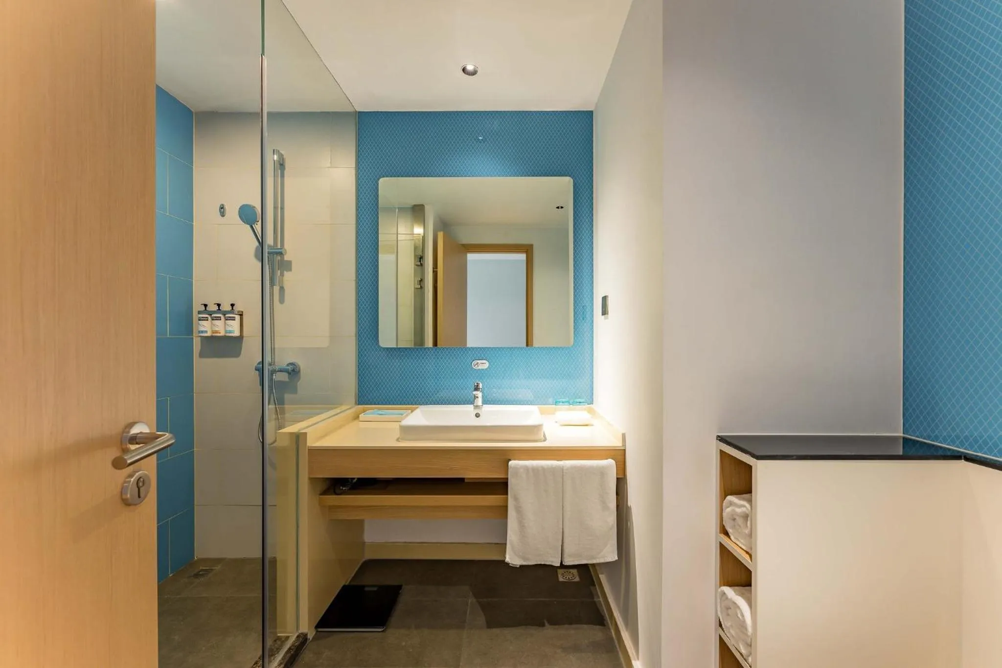 Photo of the whole room in Holiday Inn Express Wuxi East Station by IHG