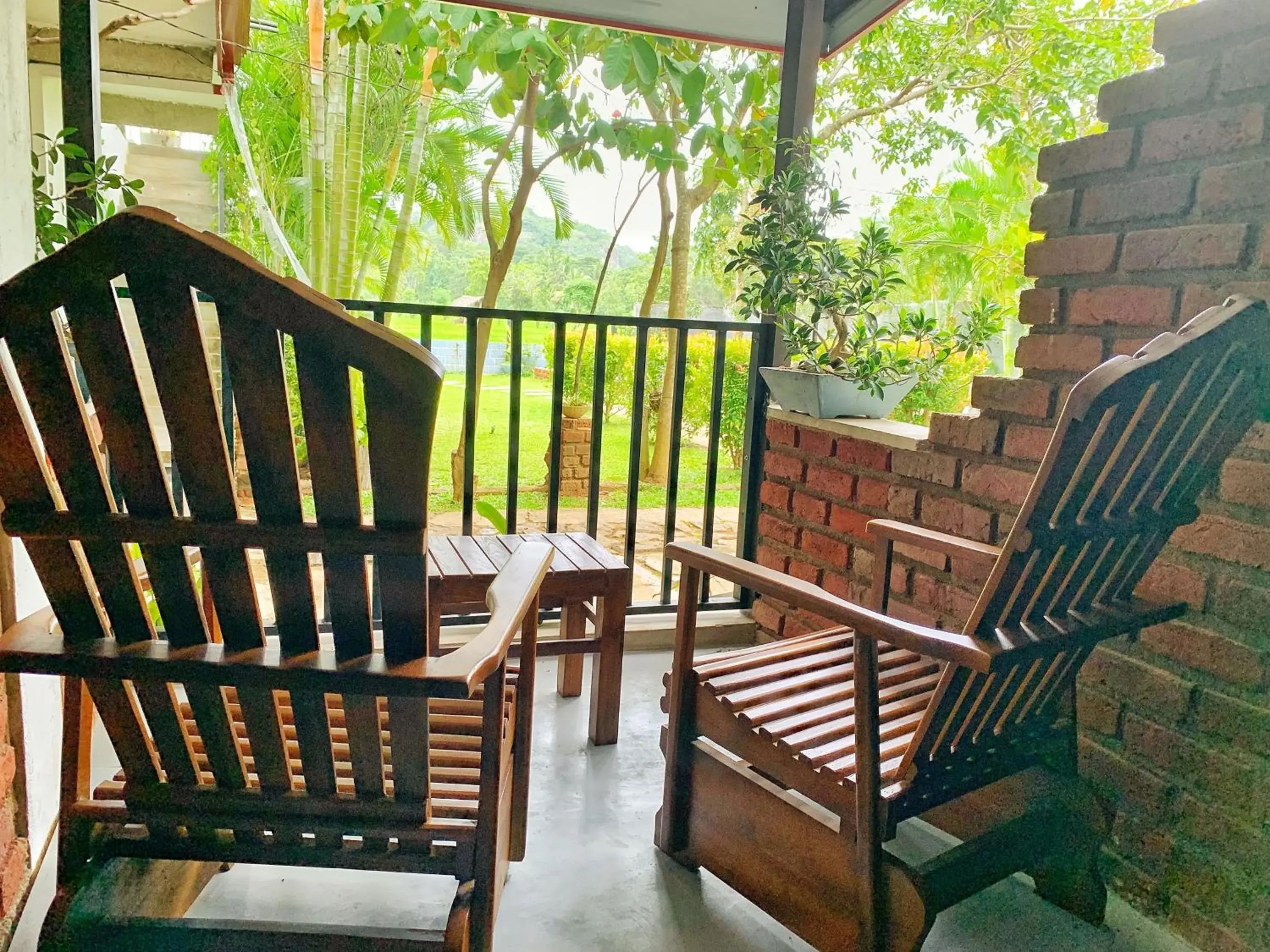 King Room with Garden View - single occupancy in Kashyapa Kingdom View Home King Room with Garden View - single occupancy in Kashyapa Kingdom View Home