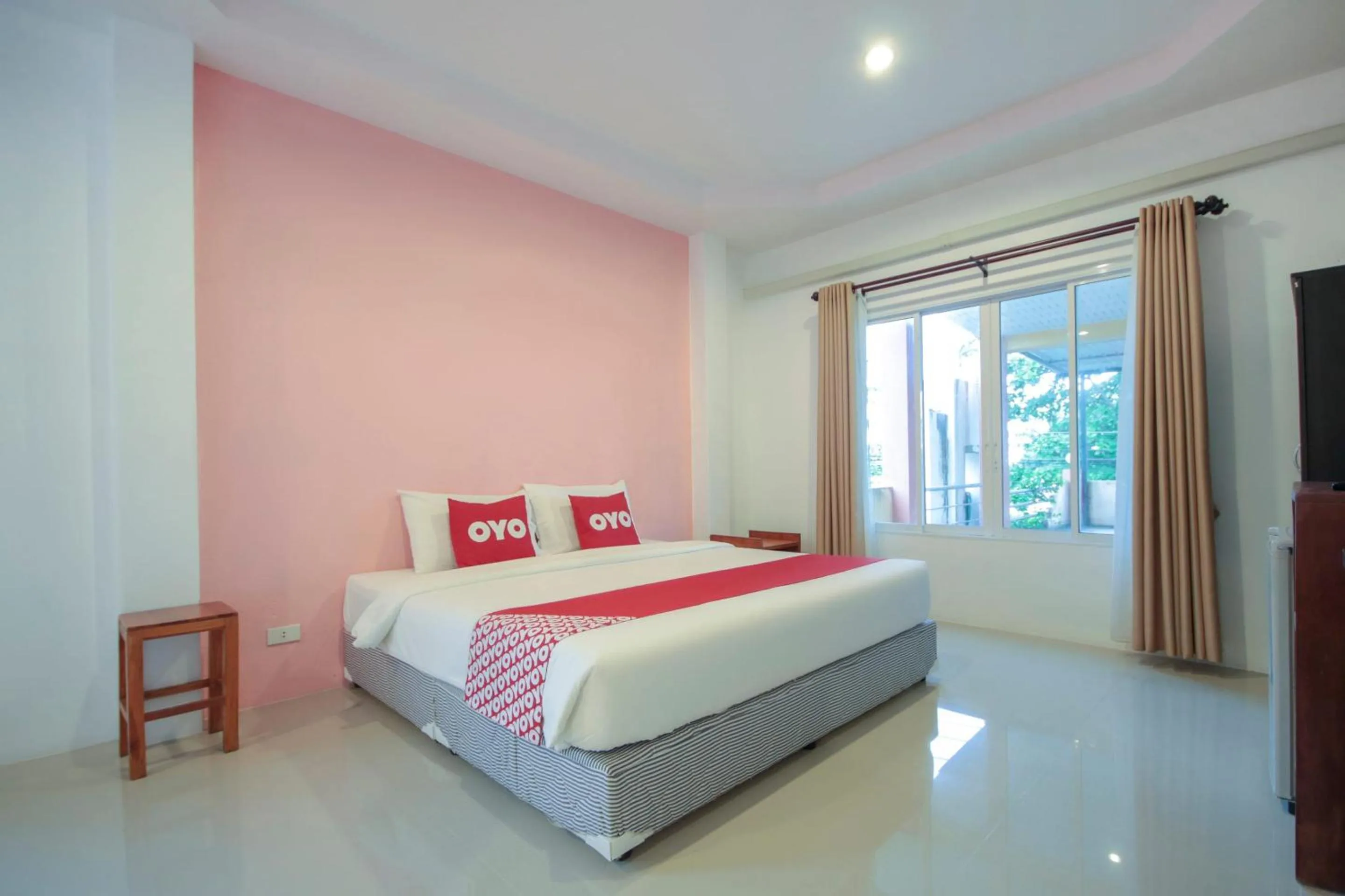 Bedroom in OYO 1120 The Royhanna Beach Home