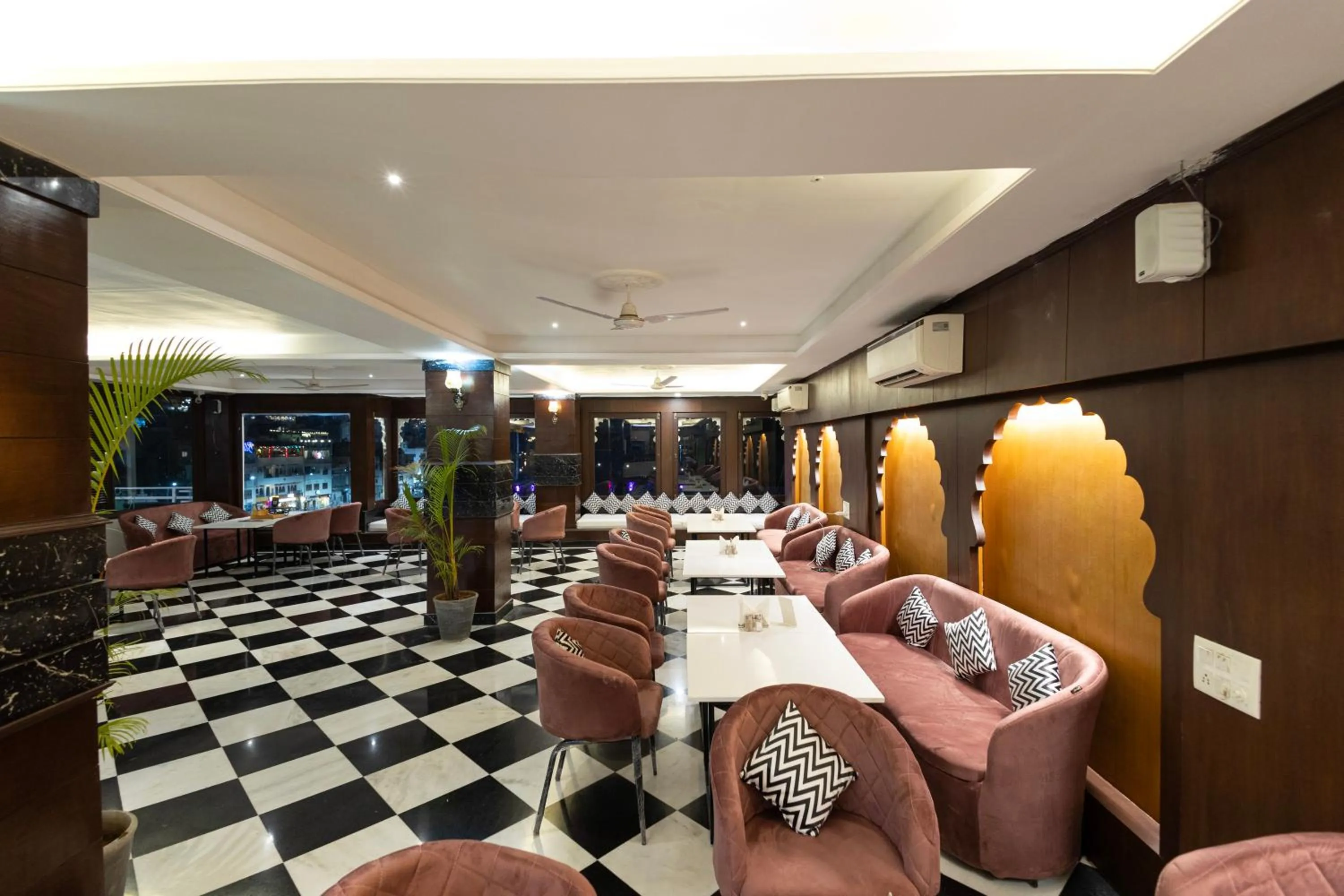 Restaurant/places to eat in Hide-In Udaipur - A Lake View Boutique Hotel