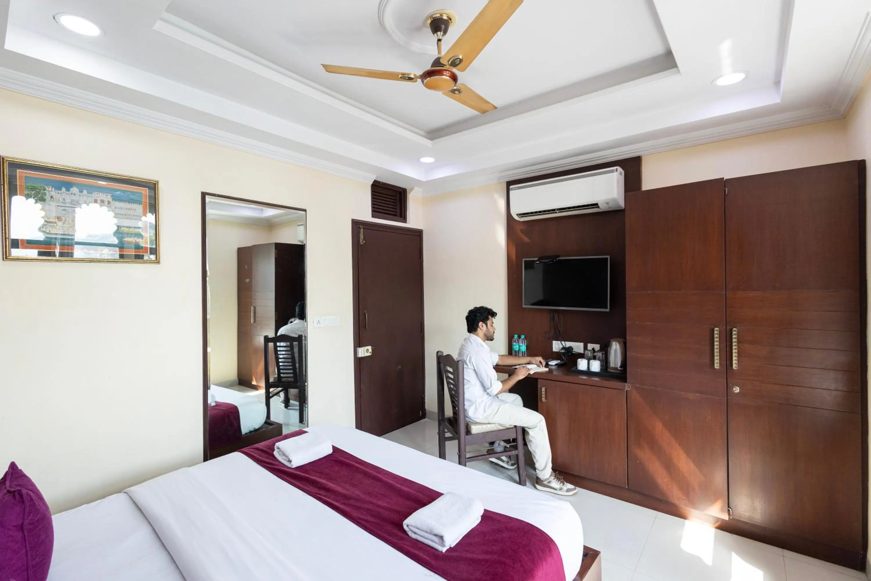 People, Bed in Hide-In Udaipur - A Lake View Boutique Hotel