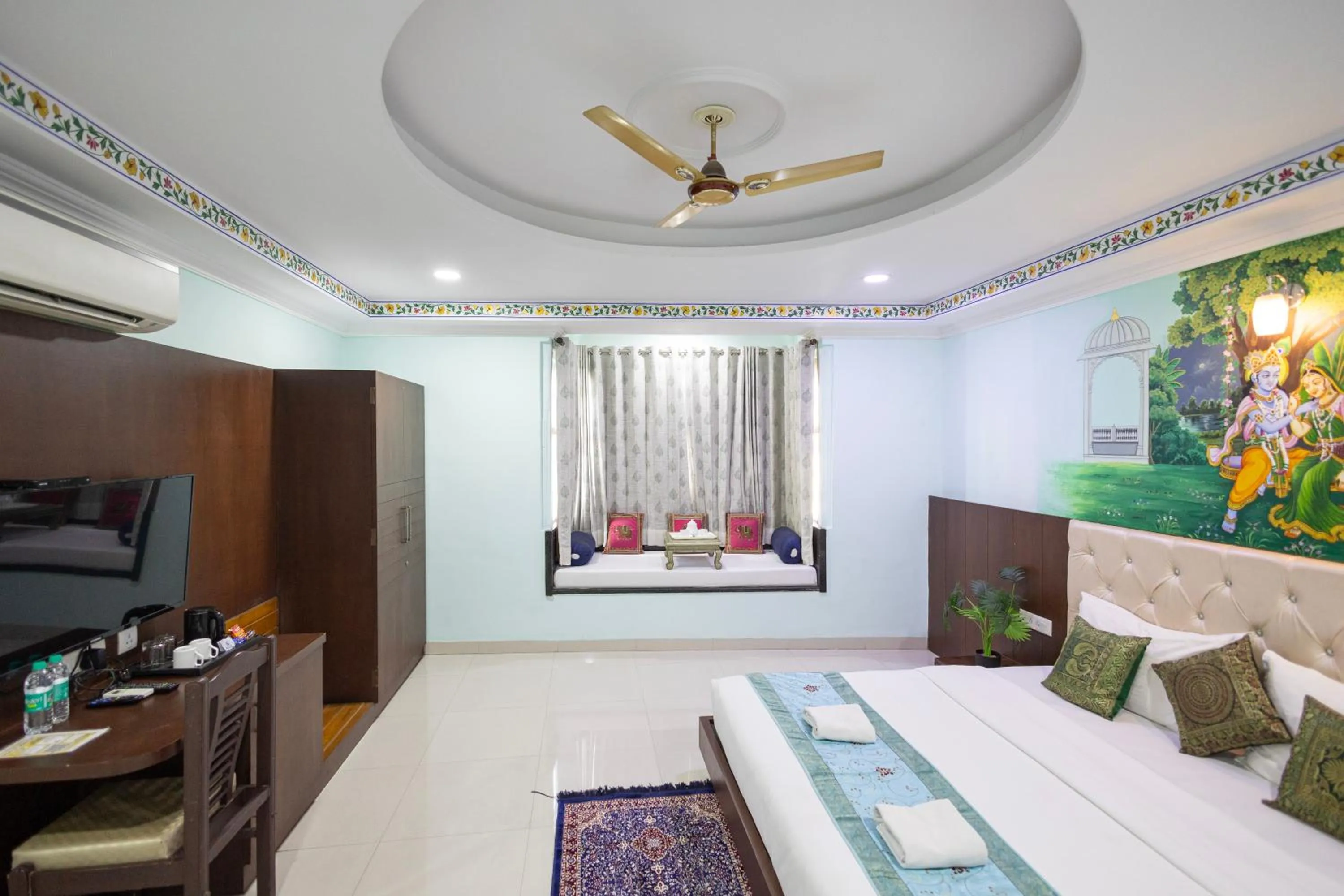 Bed in Hide-In Udaipur - A Lake View Boutique Hotel