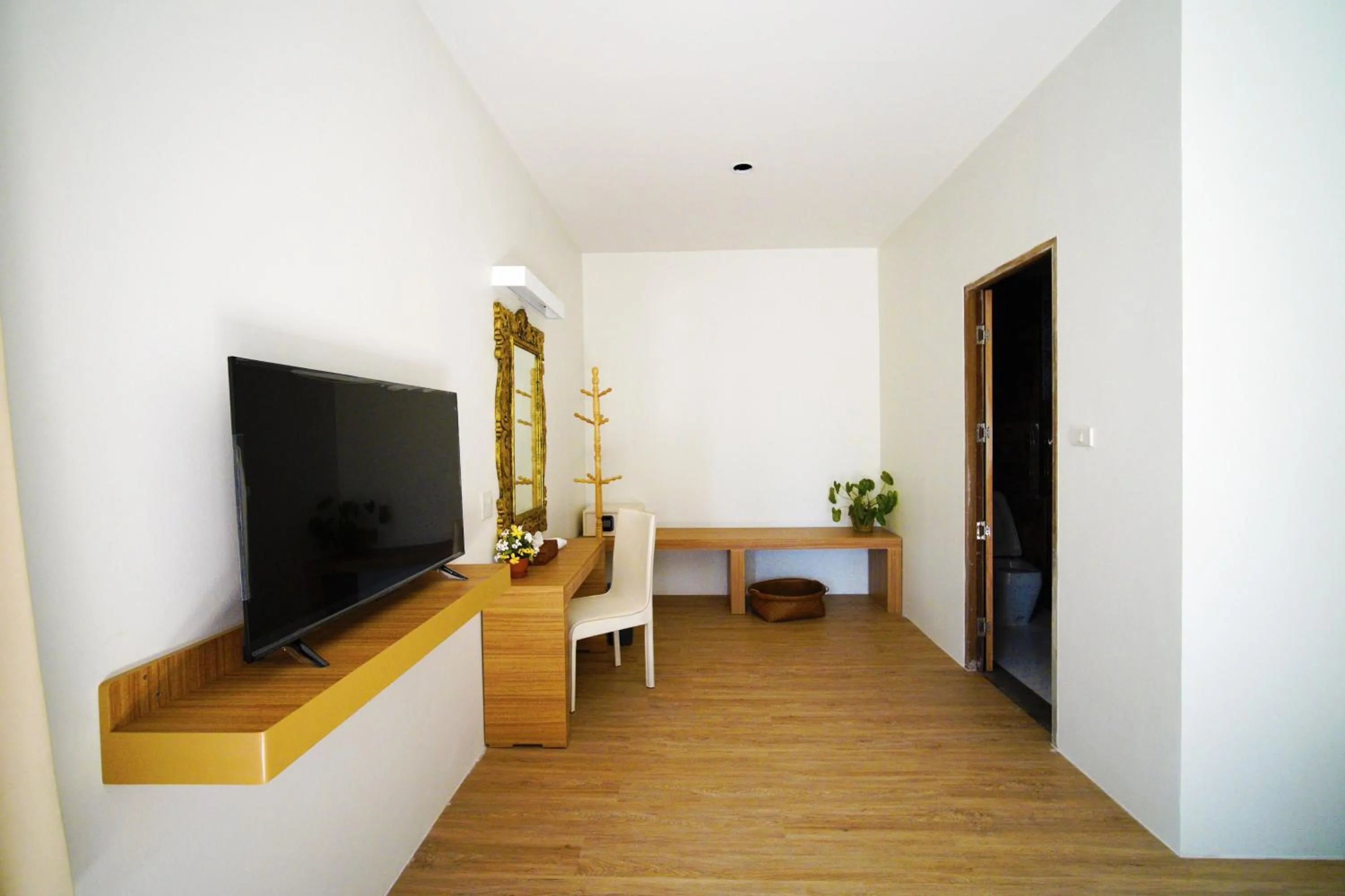 TV and multimedia in Villa Cha Cha Chaolao Beach Resort