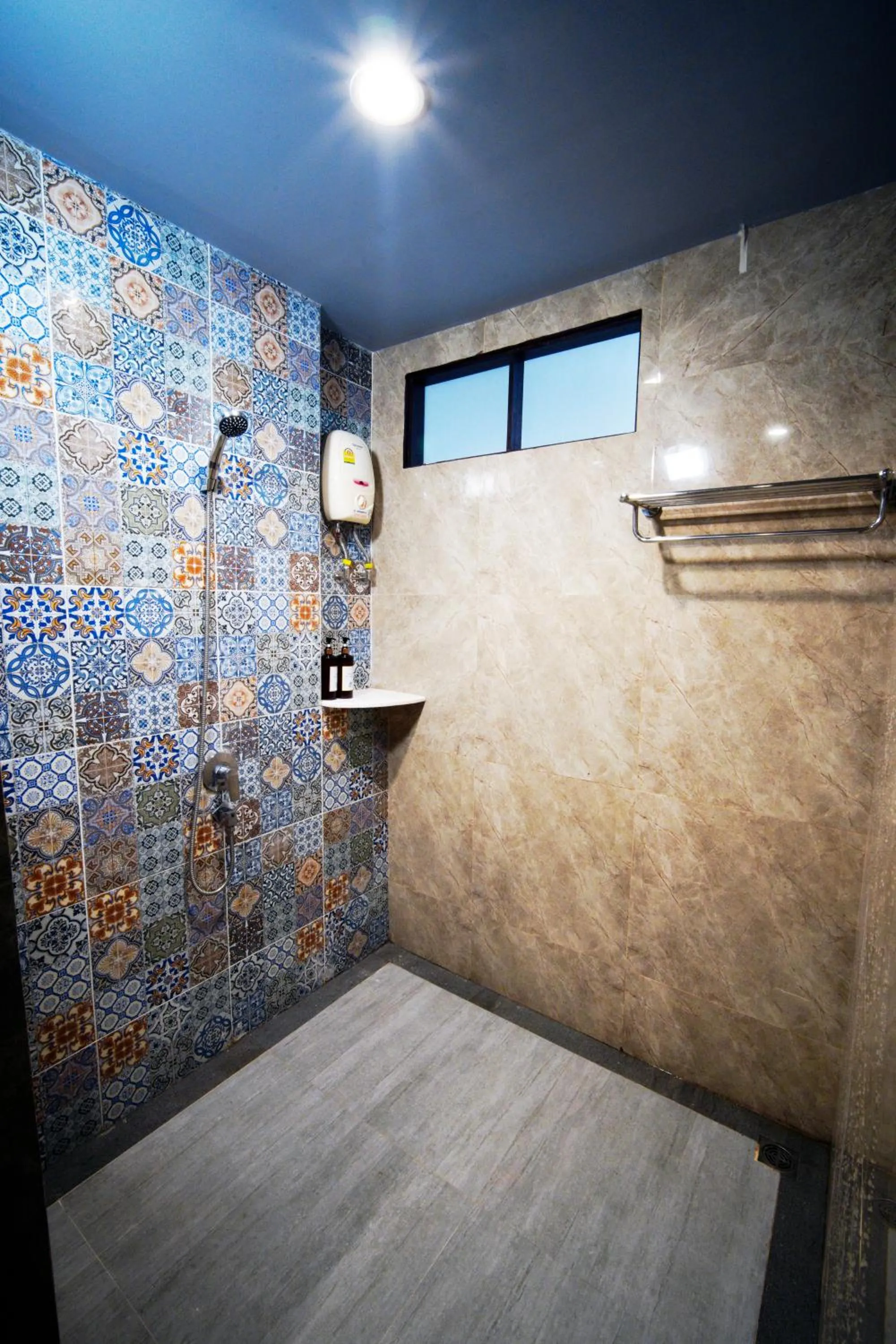 Shower in Villa Cha Cha Chaolao Beach Resort