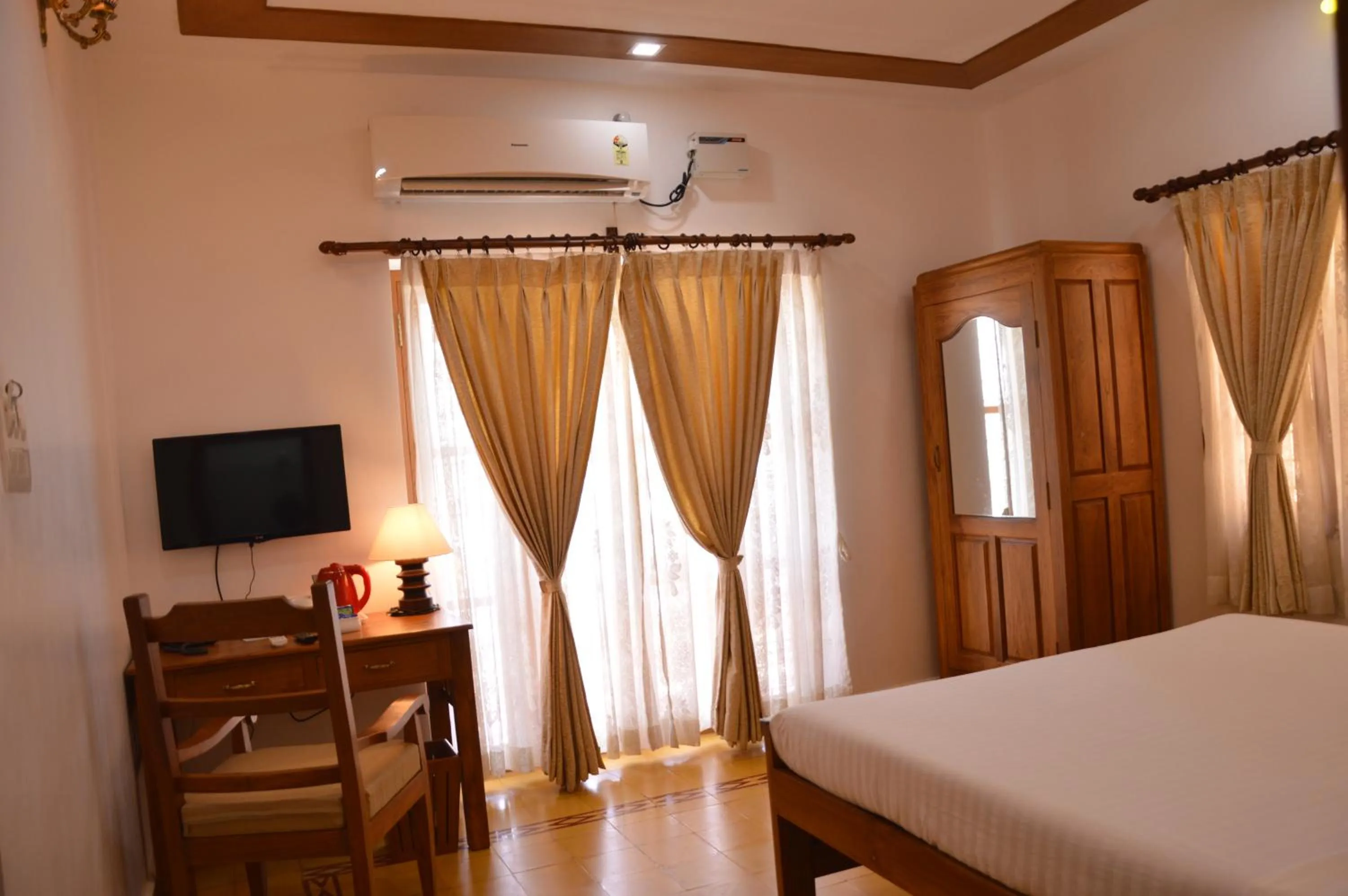 View (from property/room), Bed in Cours CHABROL