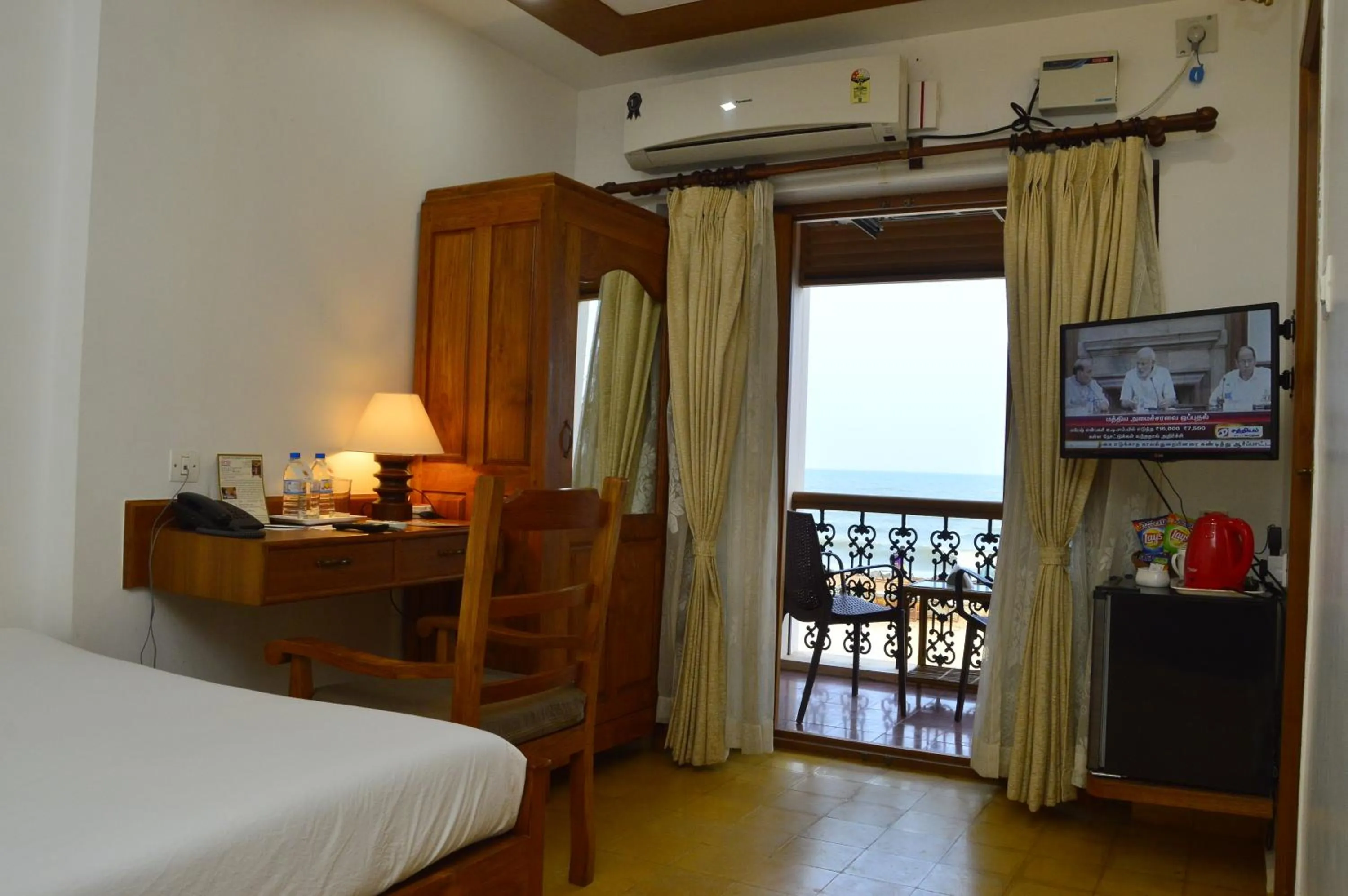 Sea view, Bed in Cours CHABROL