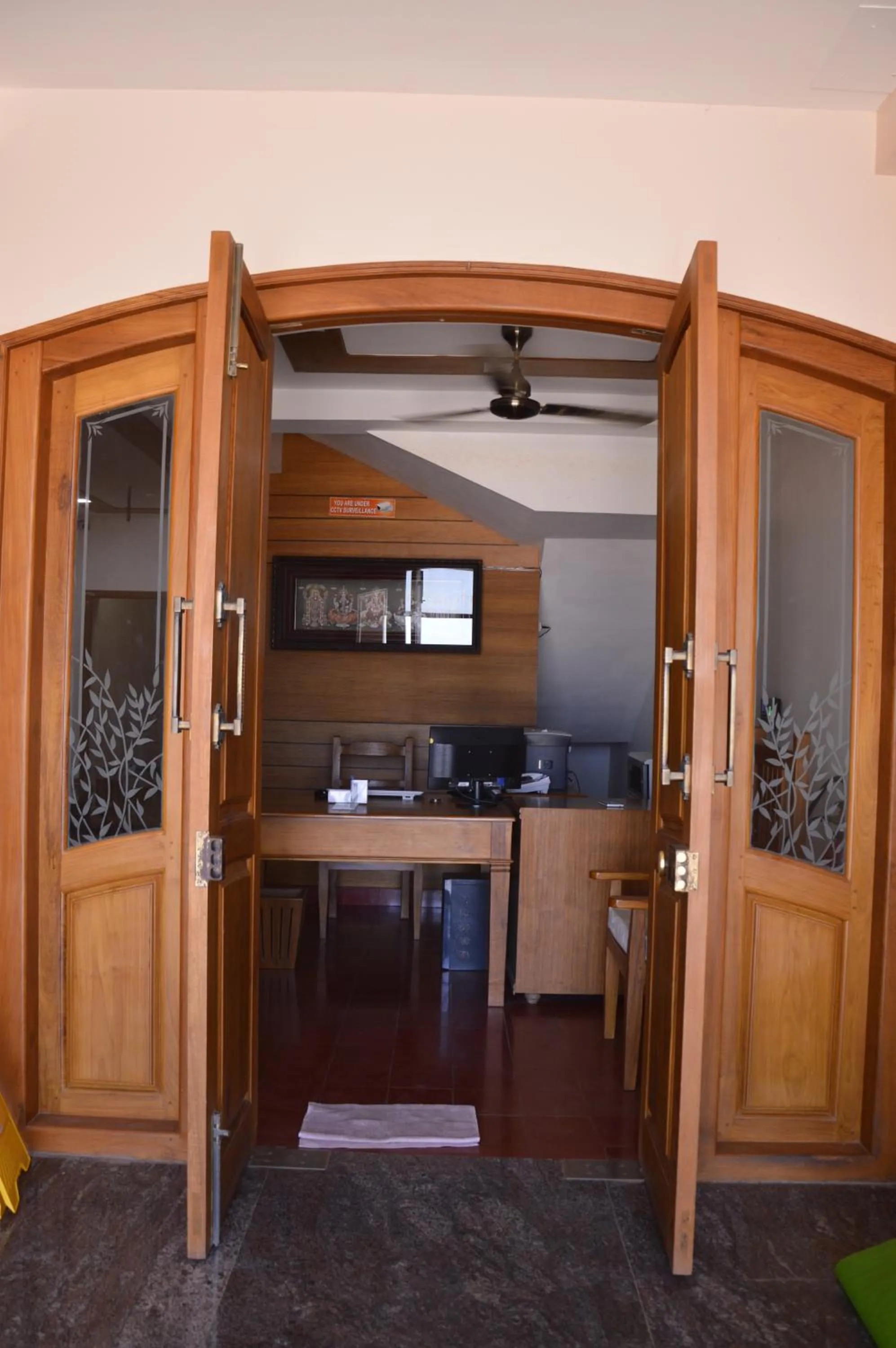 Facade/entrance in Cours CHABROL