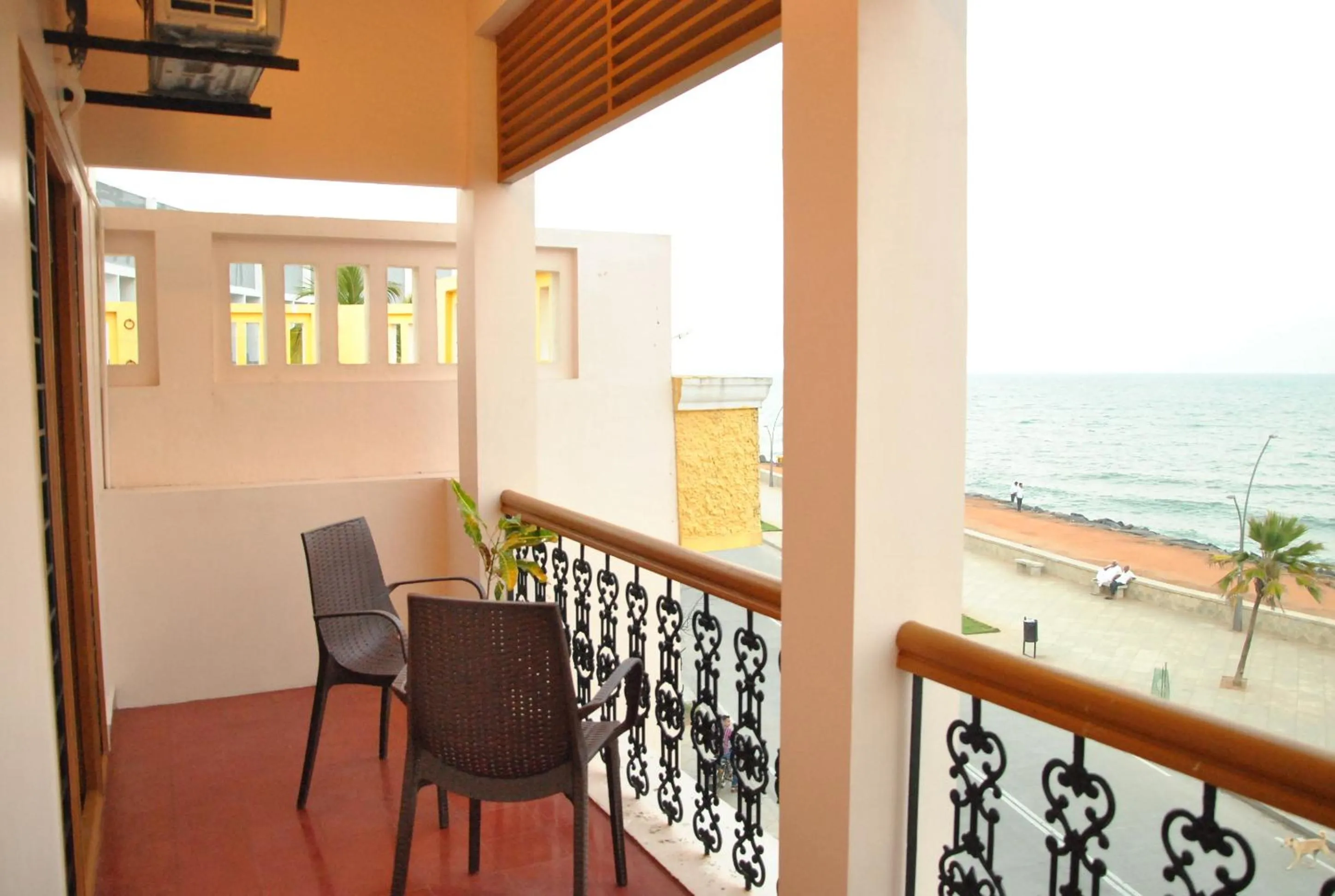 Day in Cours CHABROL