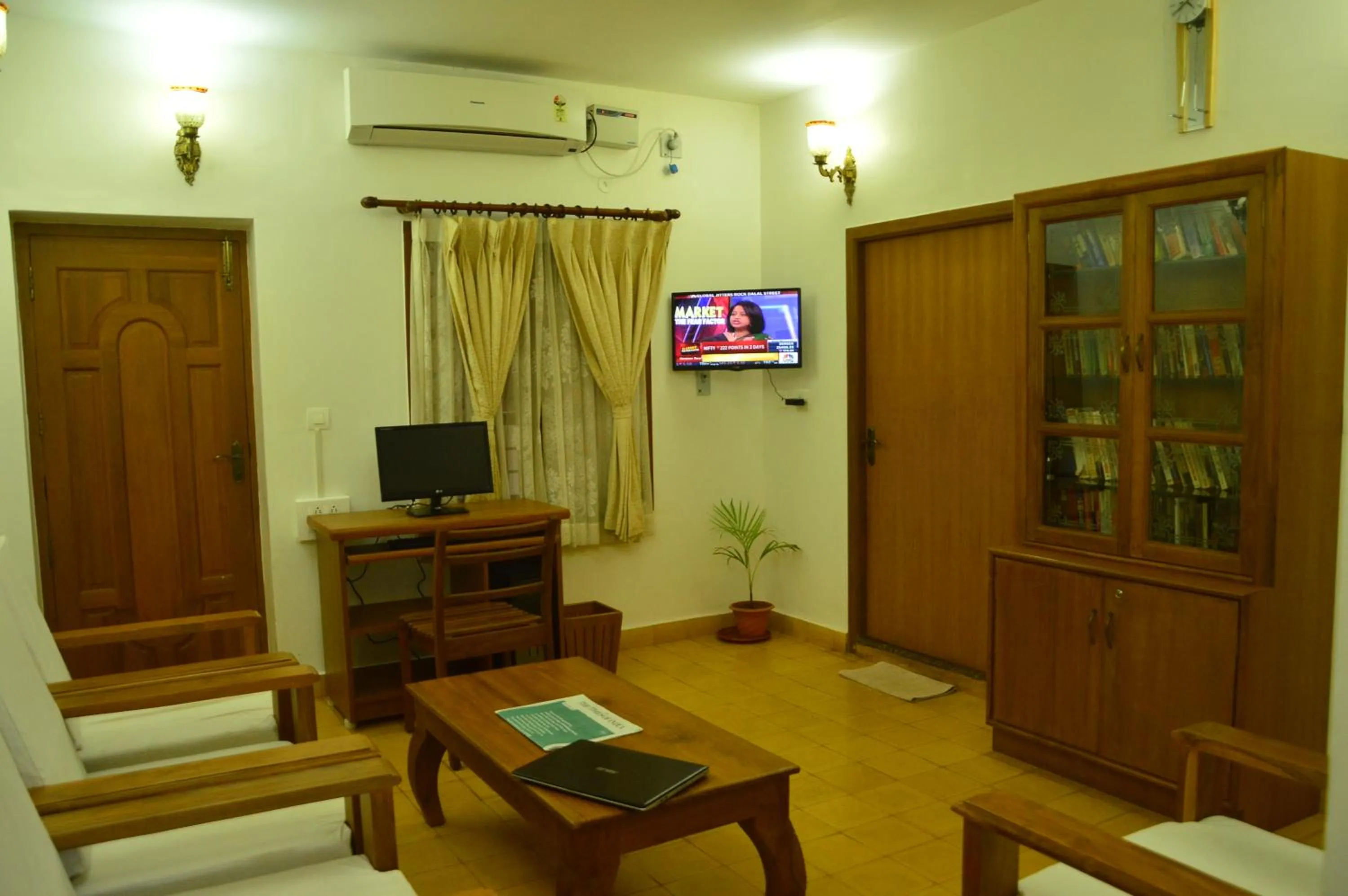 Toilet in Cours CHABROL