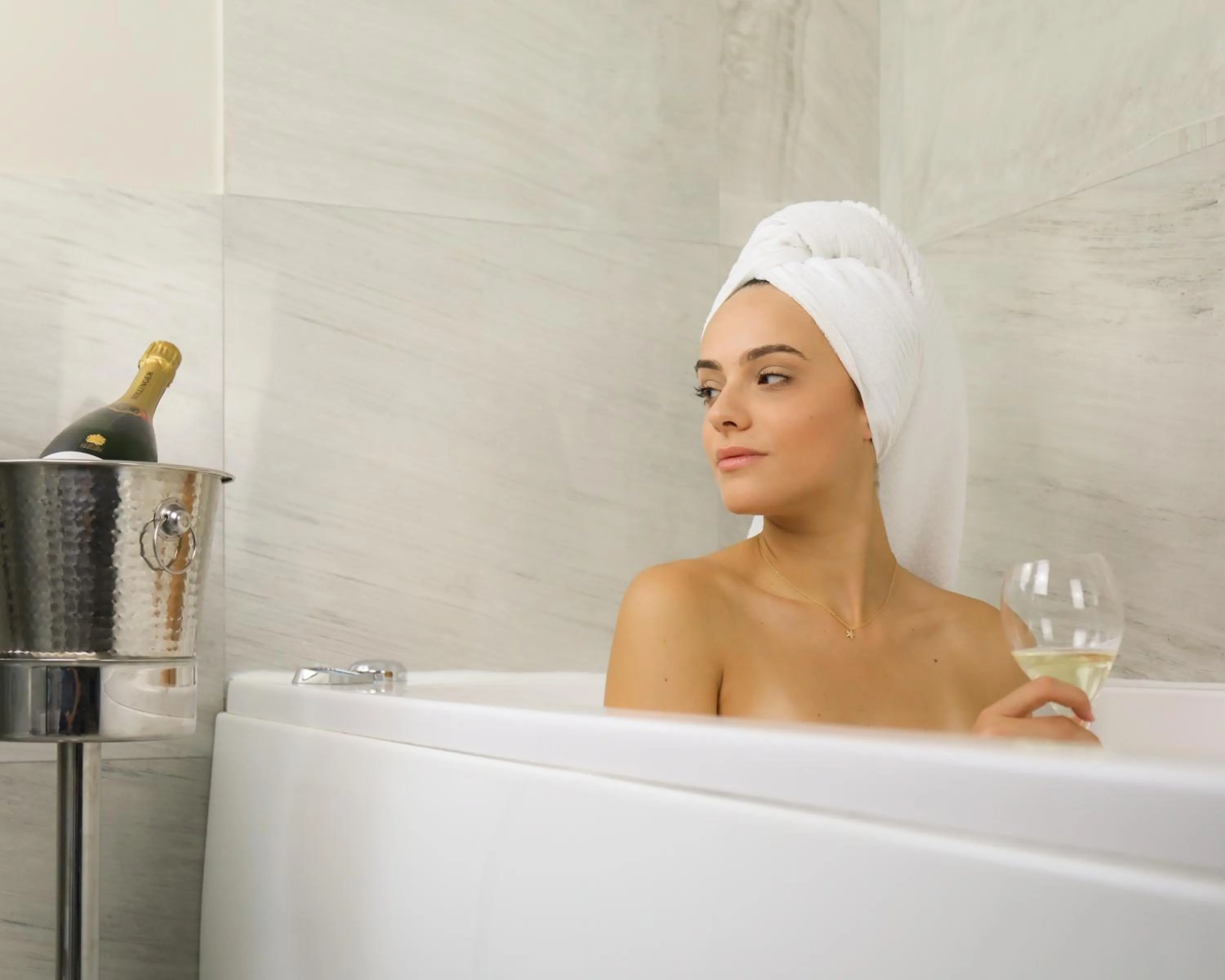 Hot Tub in Marconi Hotel