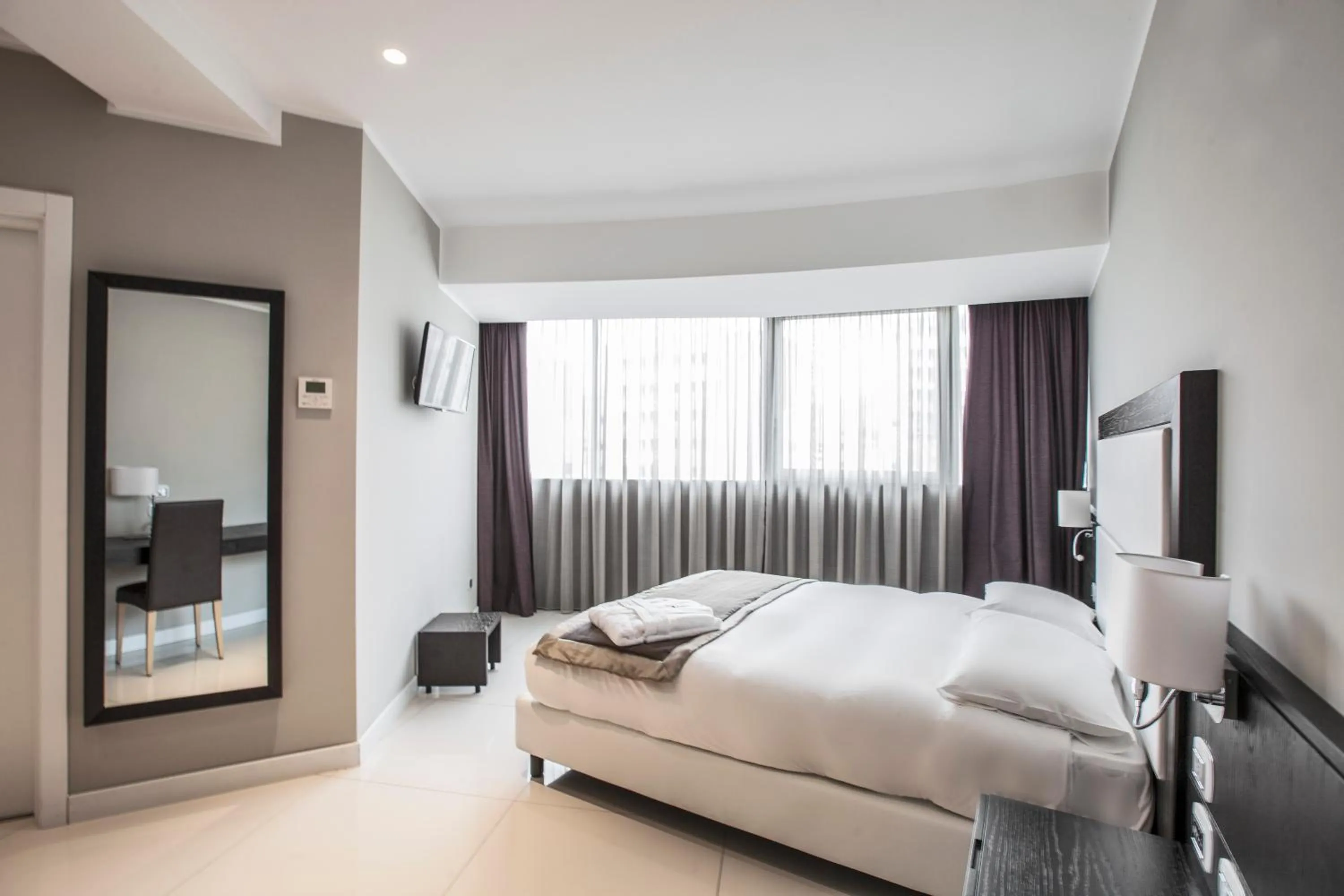 Bedroom, Bed in Marconi Hotel