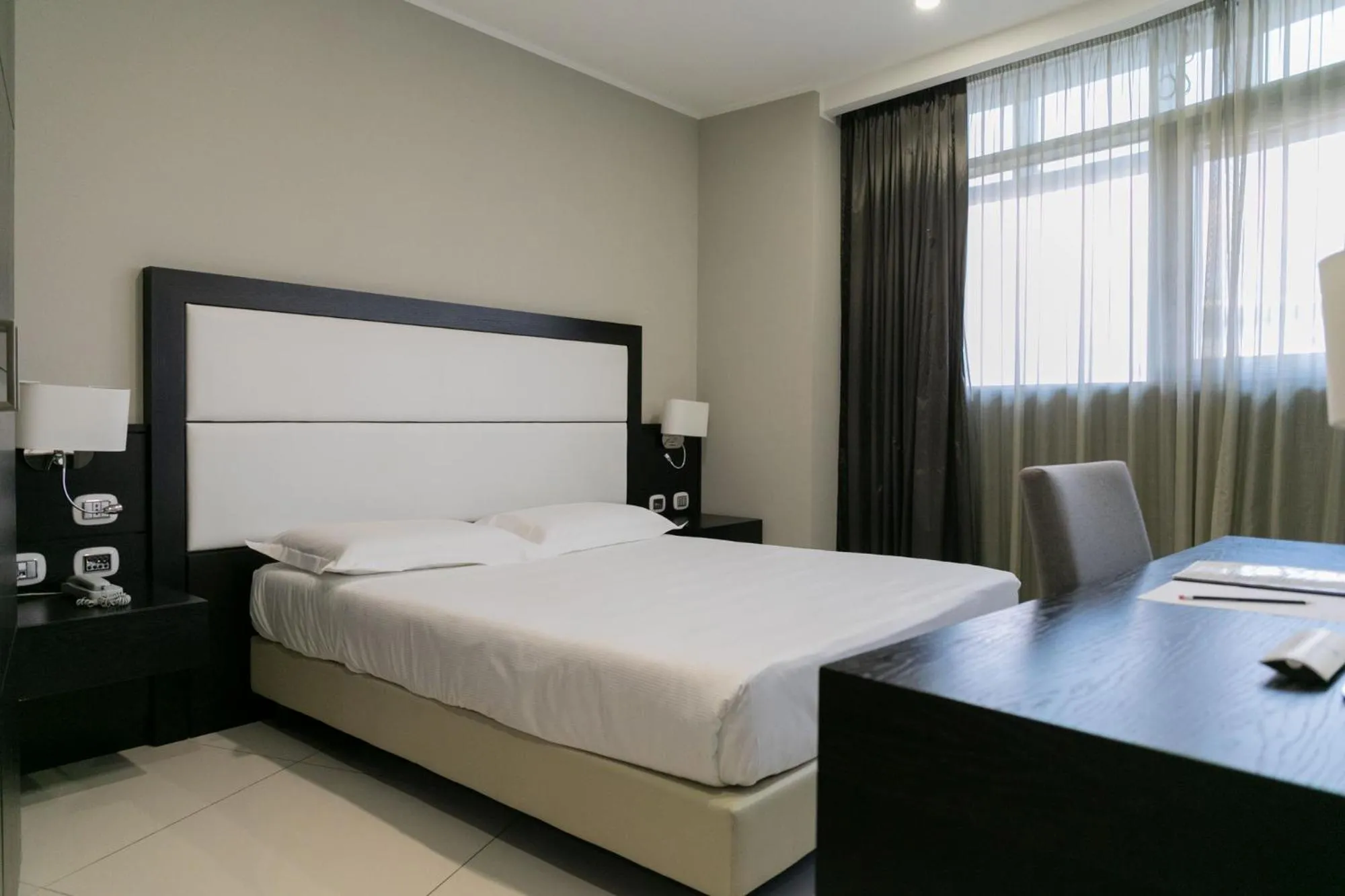 Bedroom, Bed in Marconi Hotel