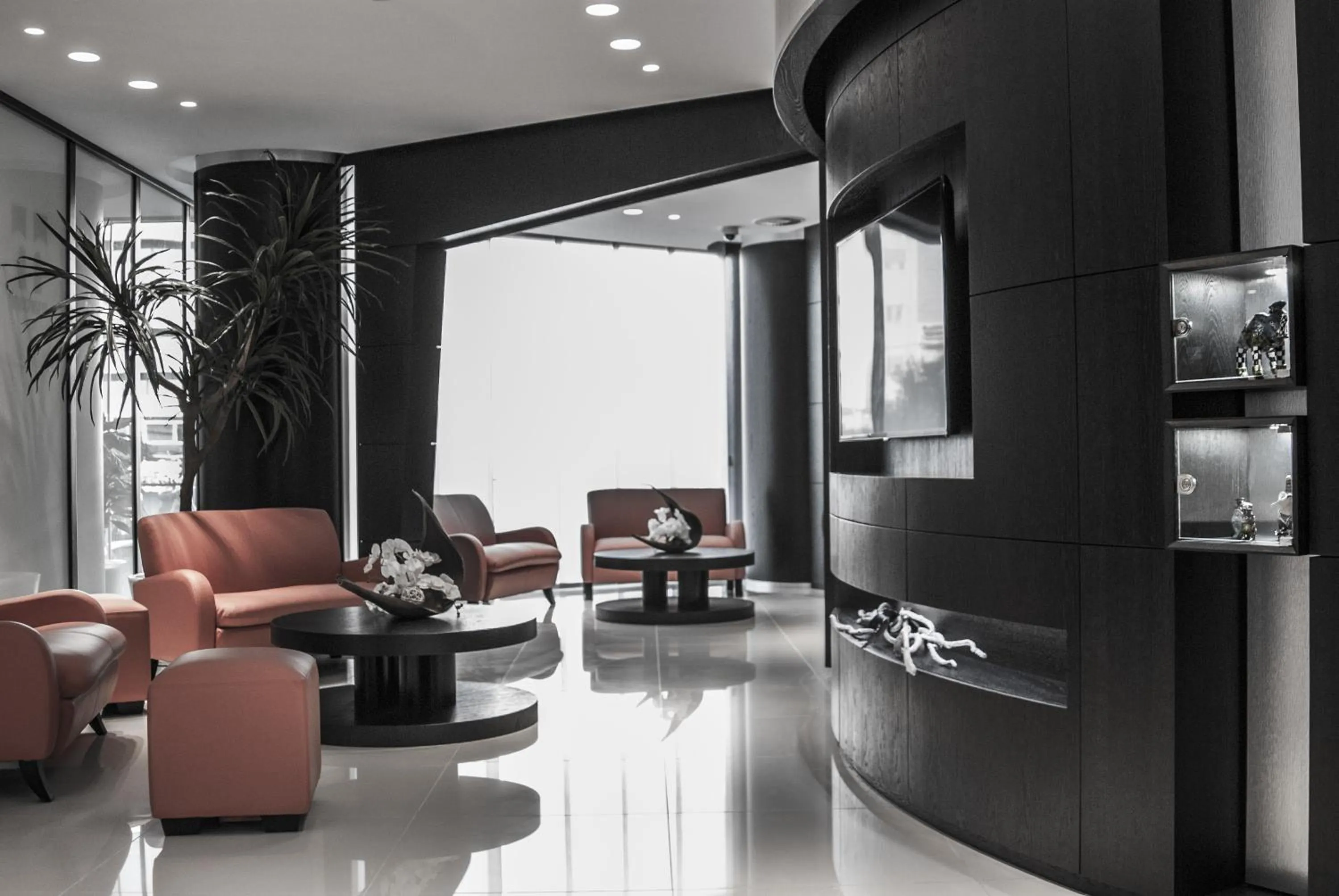 Communal lounge/ TV room in Marconi Hotel