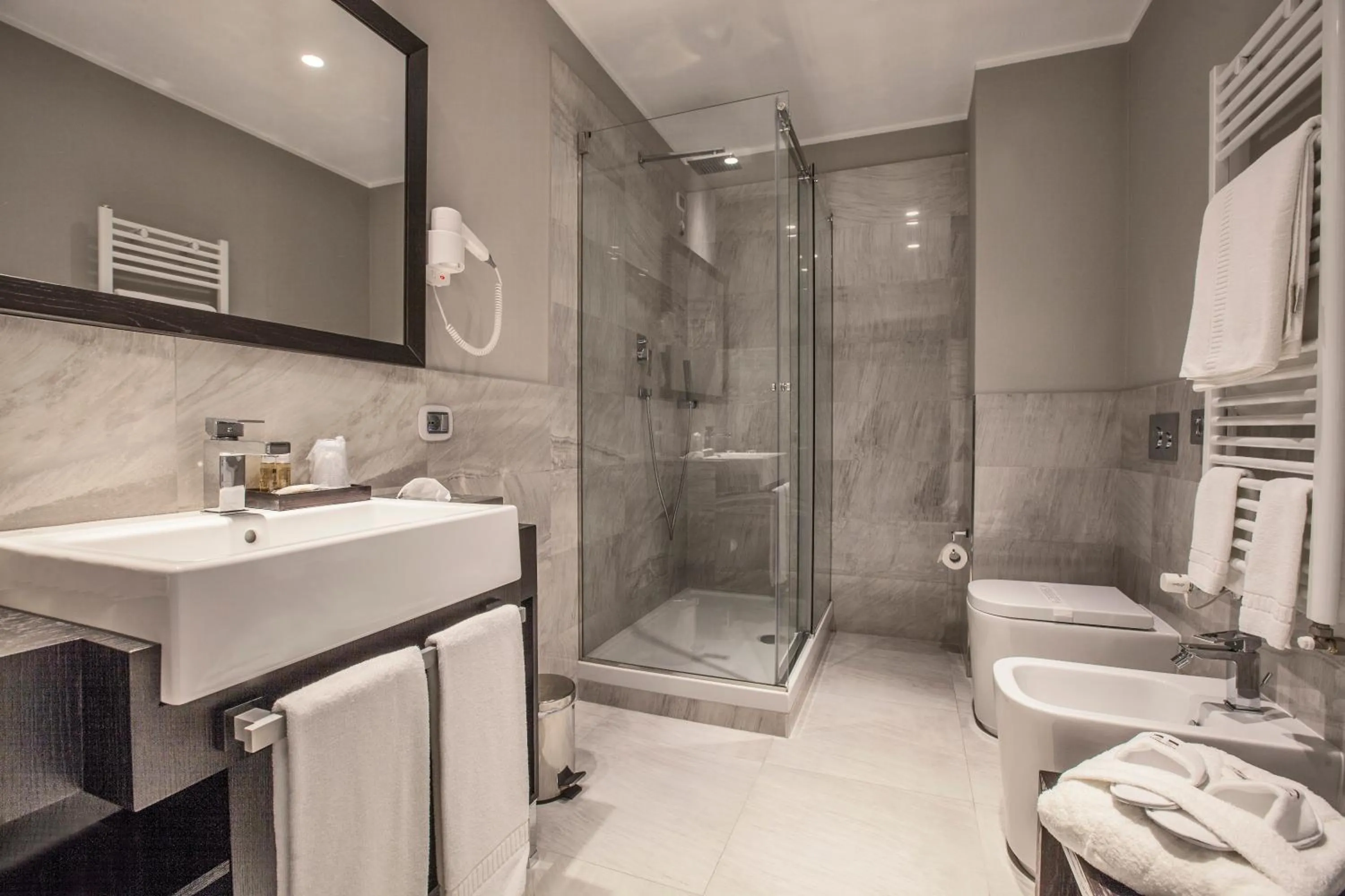 Shower in Marconi Hotel