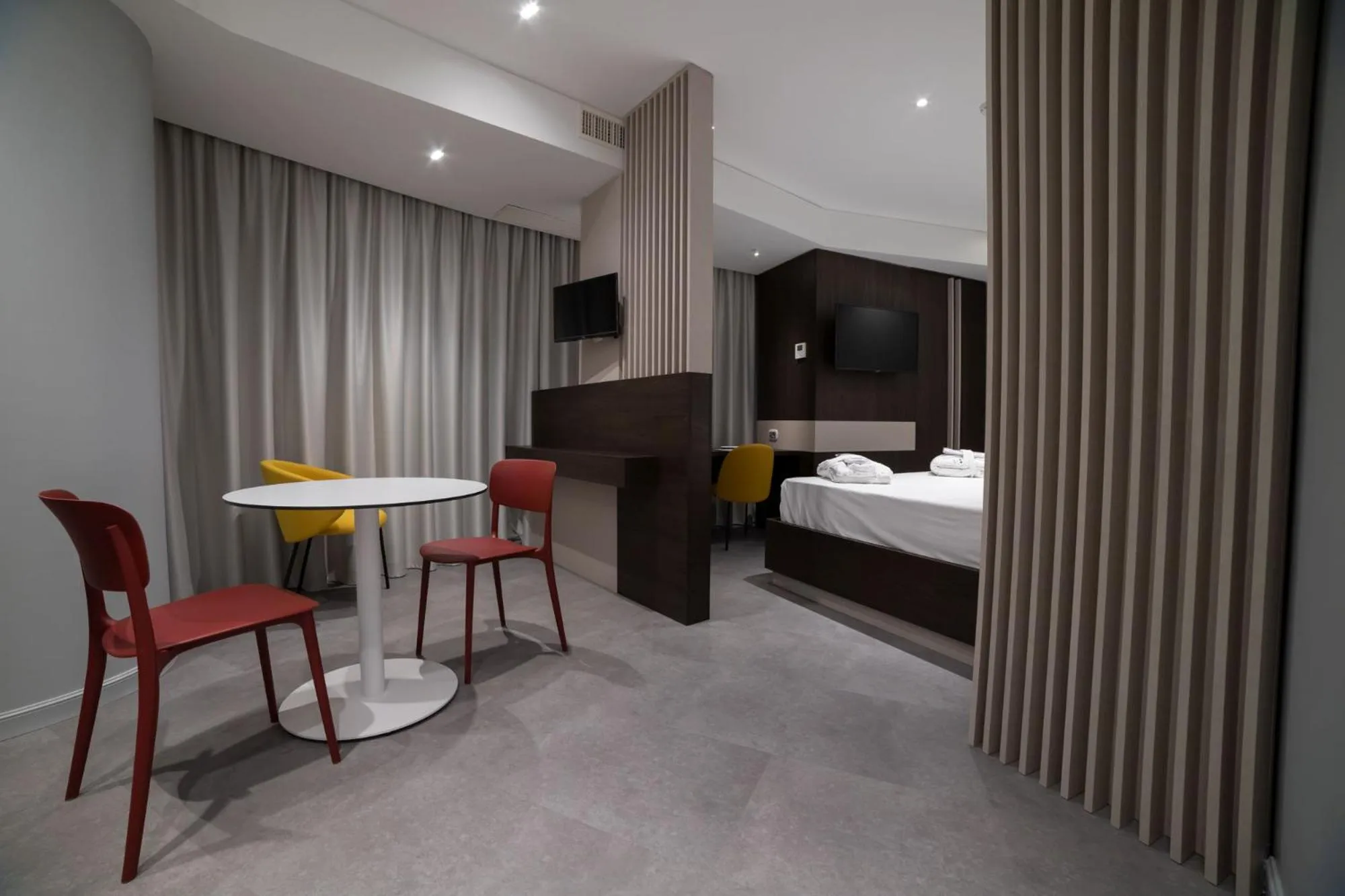 Living room, Bed in Marconi Hotel