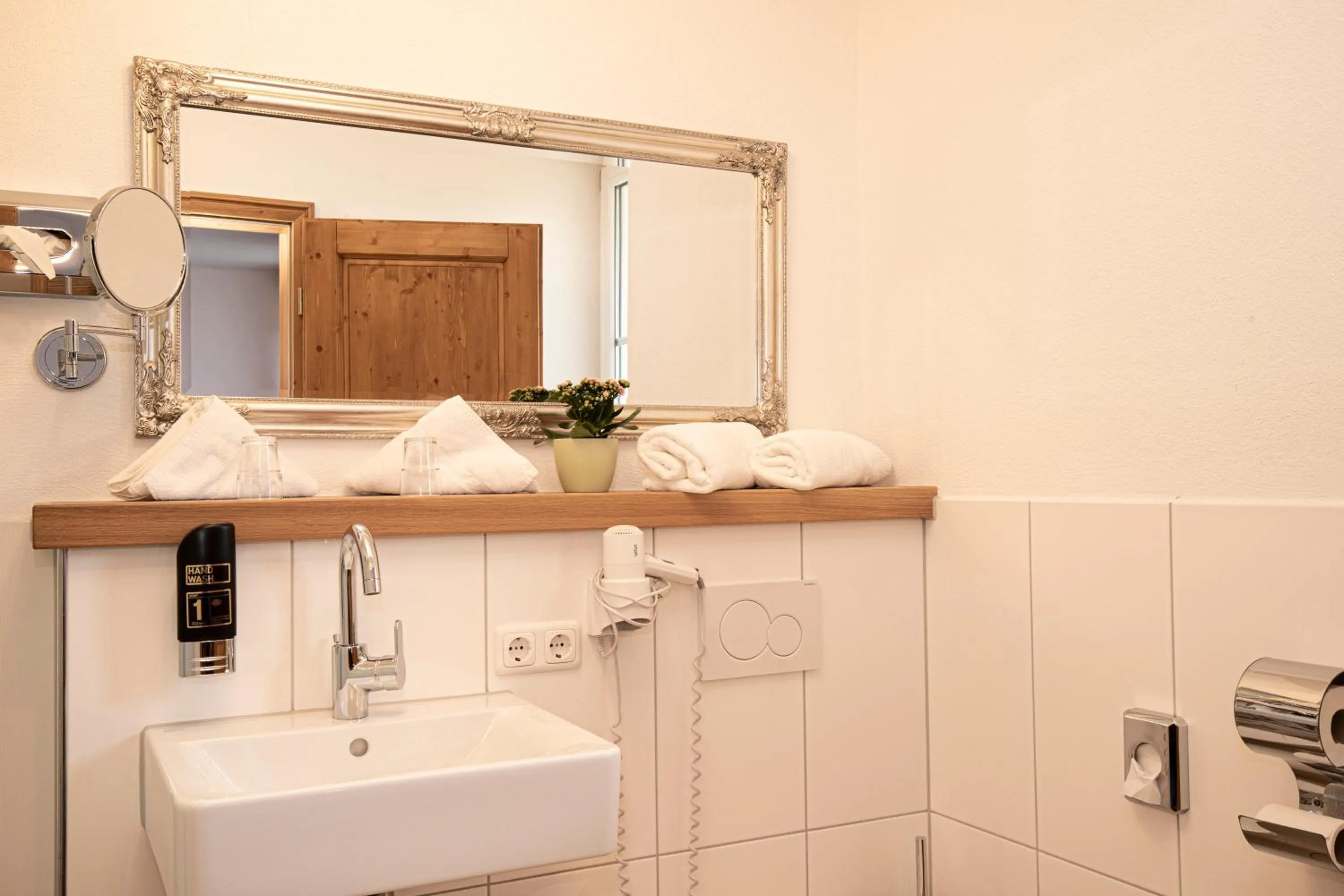 Bathroom in Hotel-Gasthof Der Wiesengrund