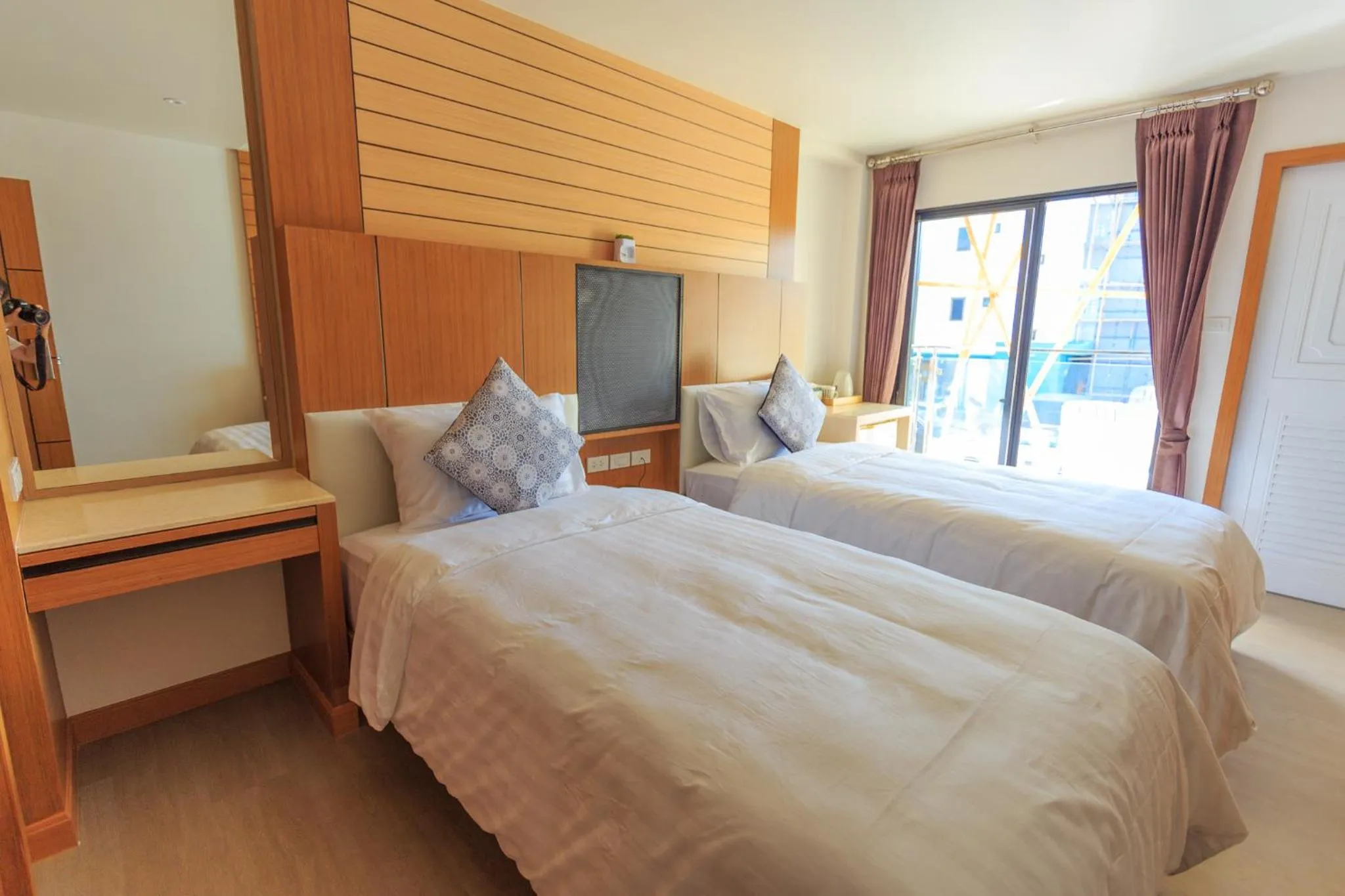 Photo of the whole room, Bed in Room Actually