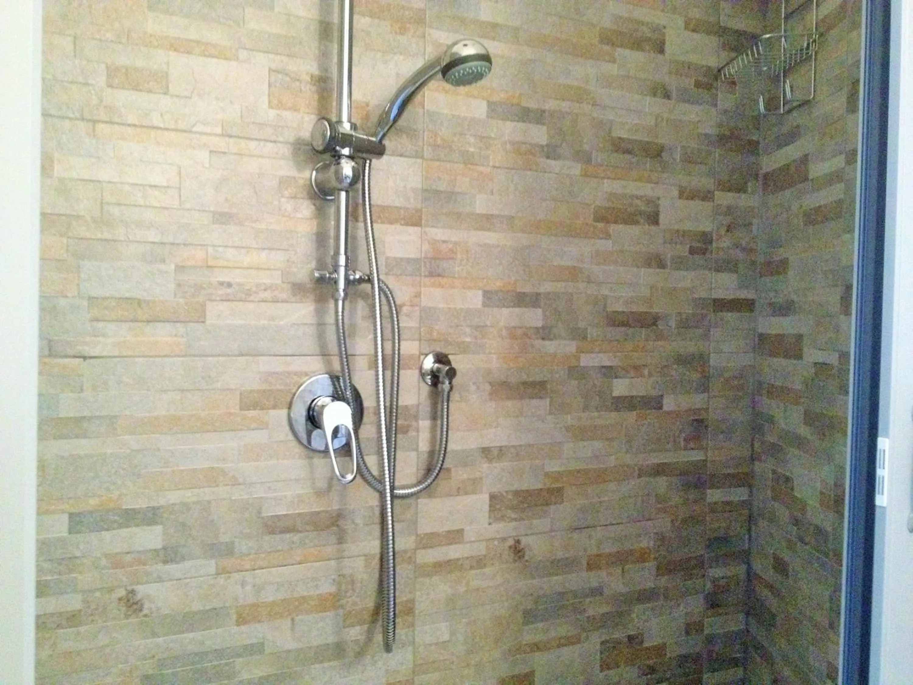 Shower in Domò Vaticano Guest House