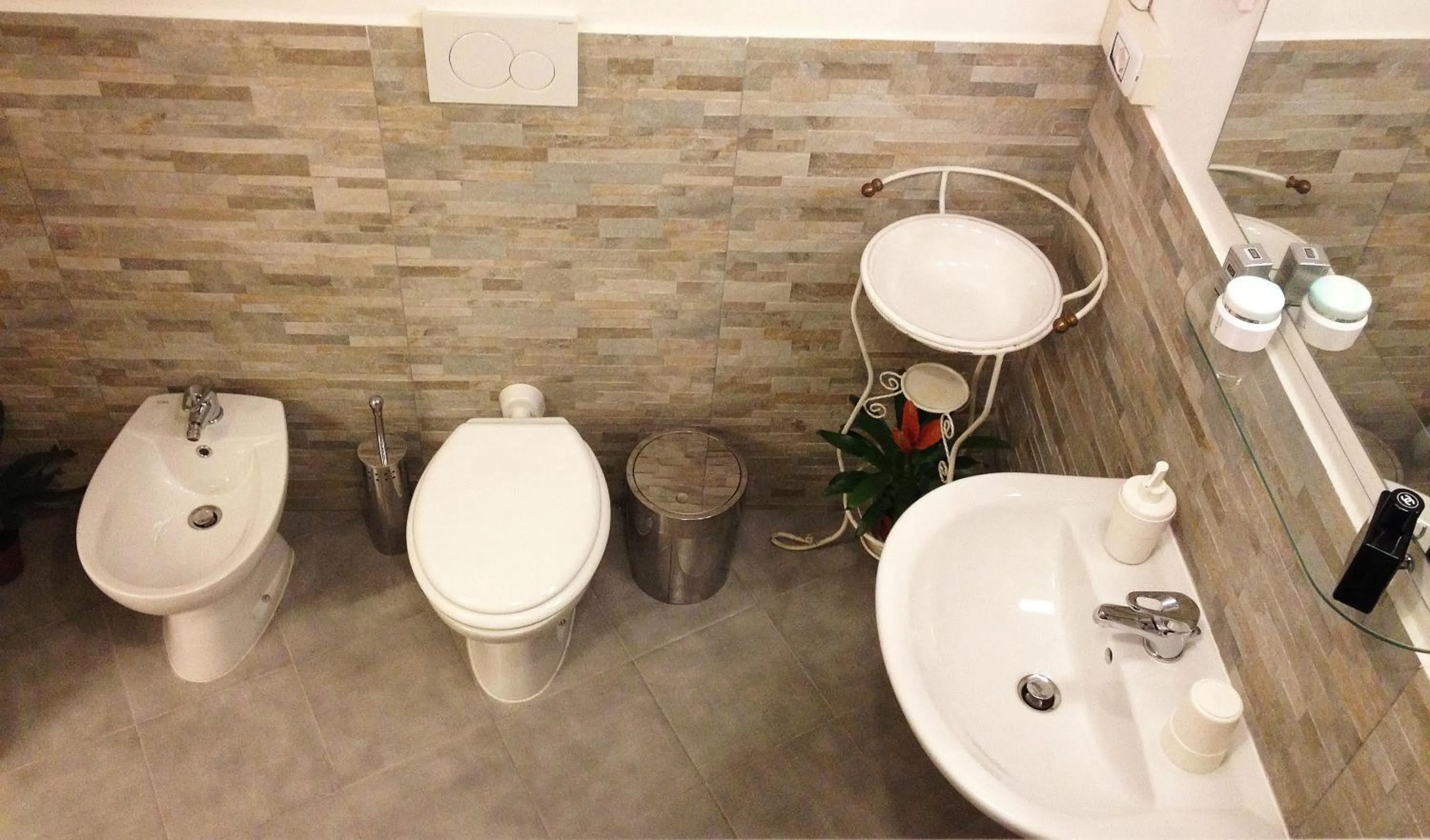 Bathroom in Domò Vaticano Guest House