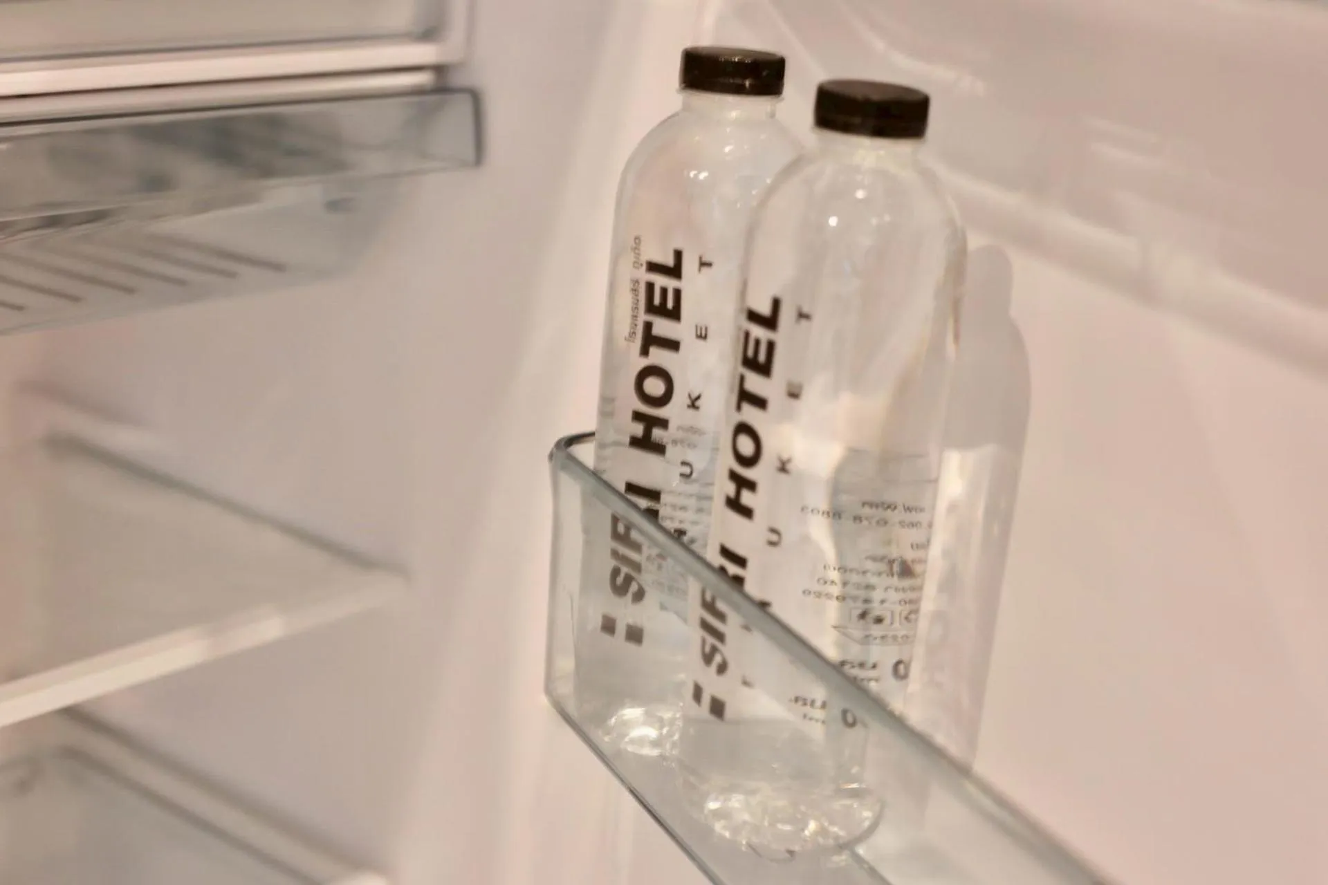 Food and drinks in Siri Hotel Phuket