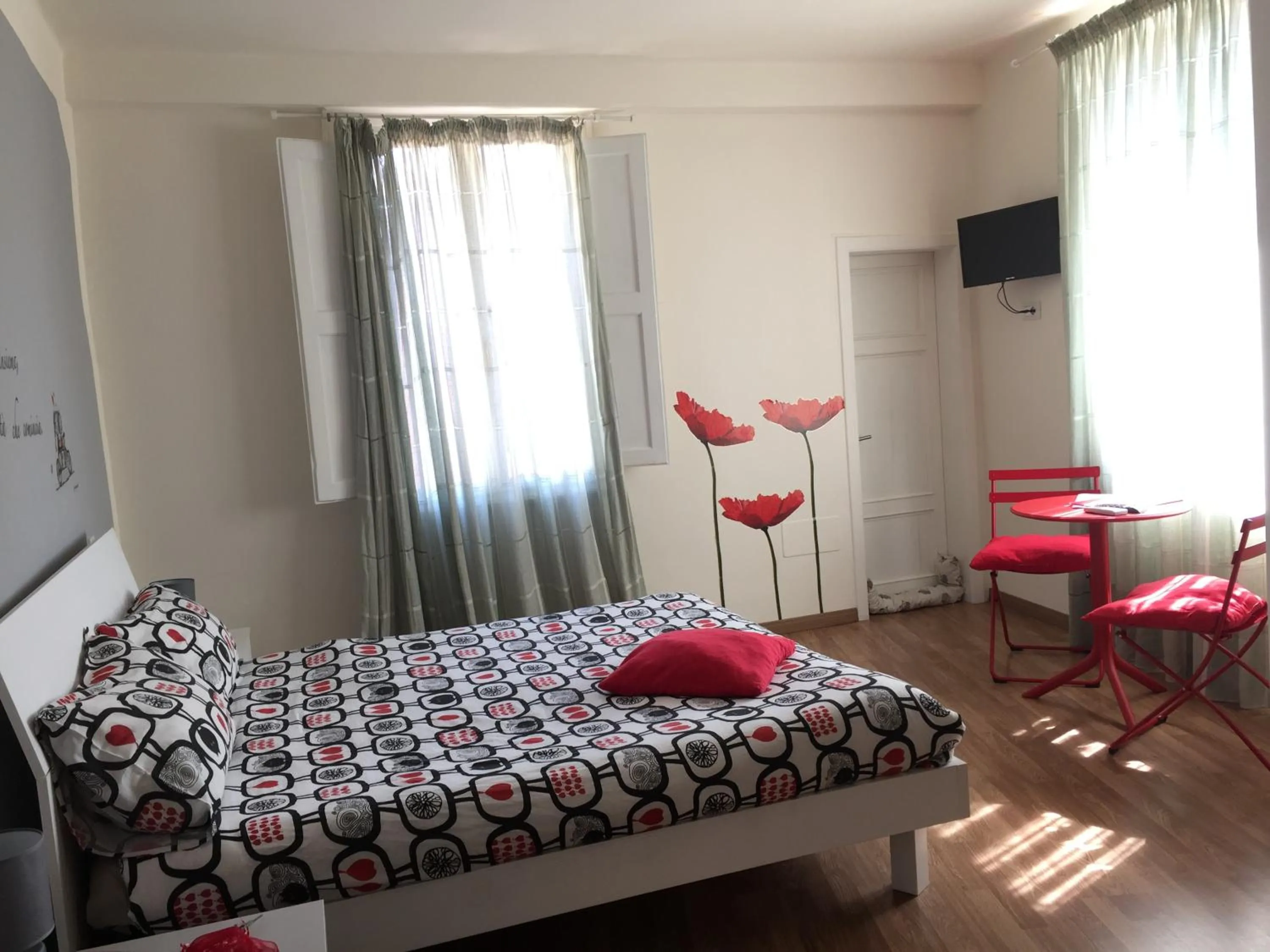 Day, Bed in L'Iris B&B