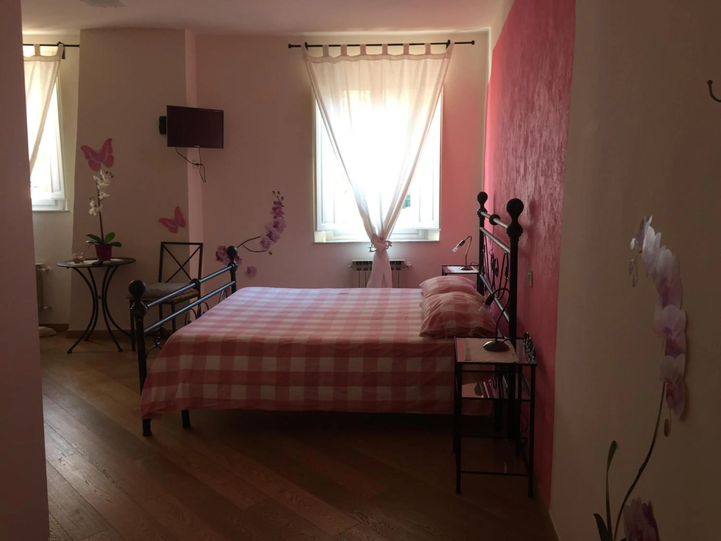 Day, Bed in L'Iris B&B