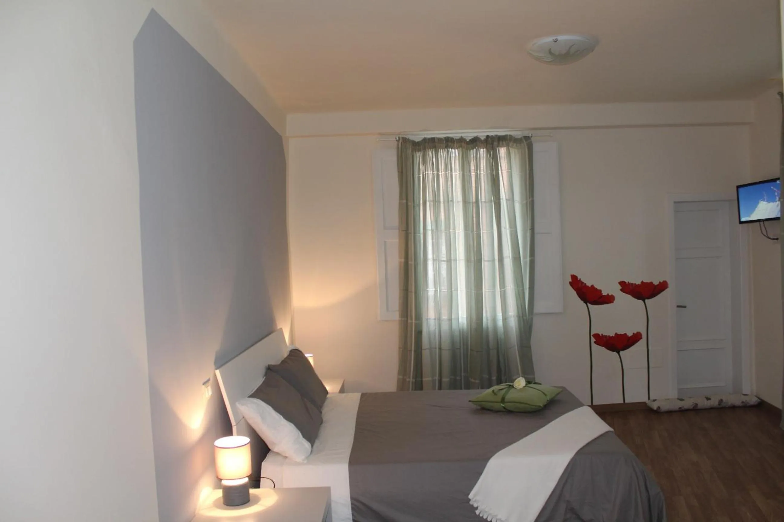 Photo of the whole room, Bed in L'Iris B&B