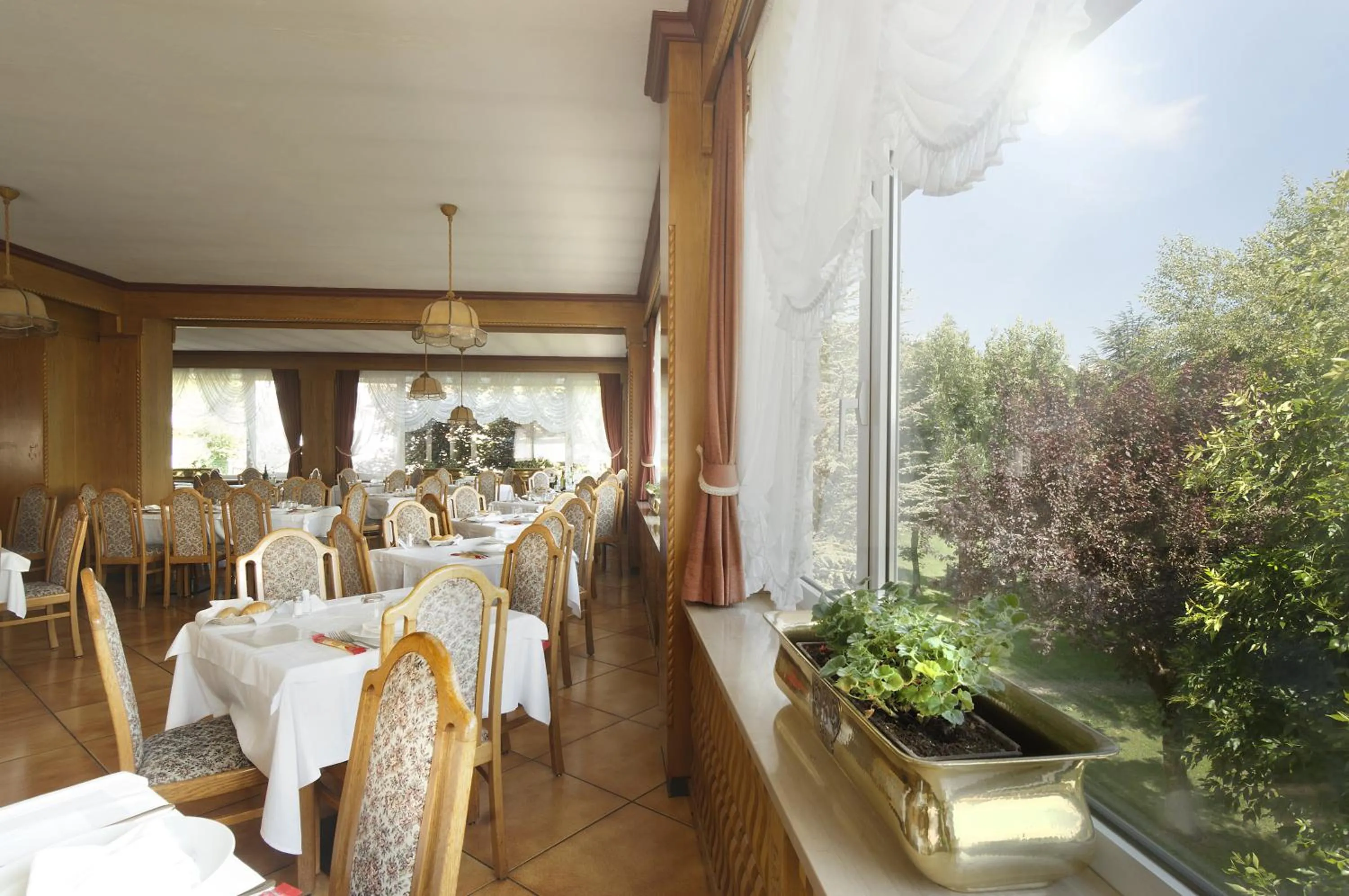 Restaurant/places to eat in Grand Hotel Biancaneve