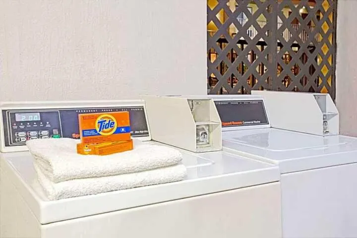 washing machine in Economy Inn Jax-OP