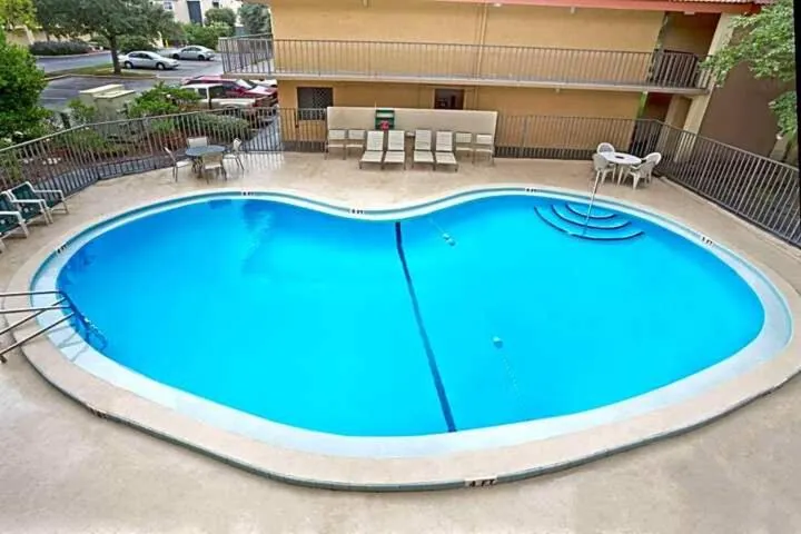 Swimming pool in Economy Inn Jax-OP
