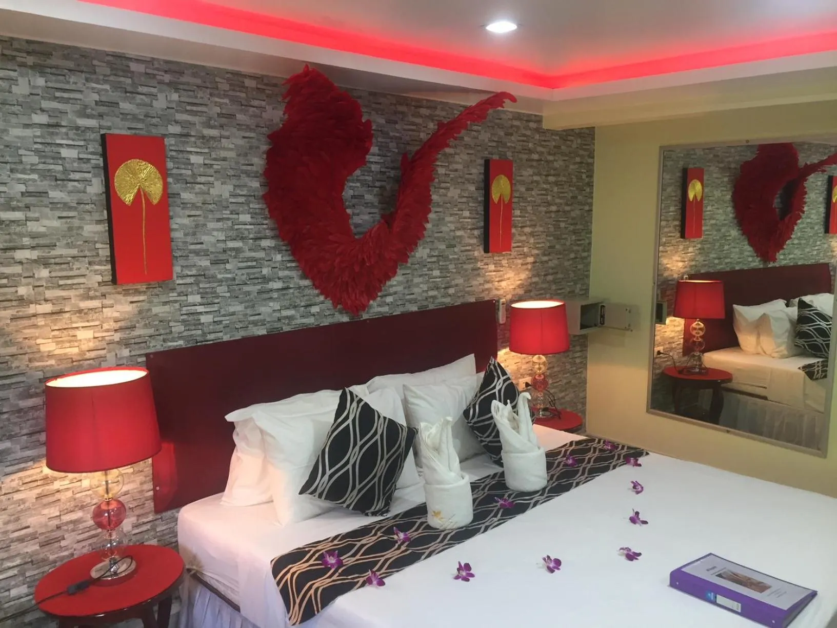 Photo of the whole room, Bed in Fong Kaew and Baan Nang Fa Guesthouse