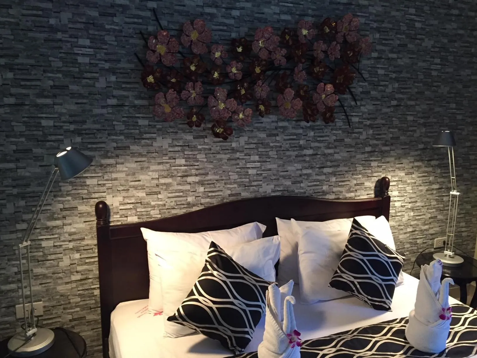 Bed in Fong Kaew and Baan Nang Fa Guesthouse