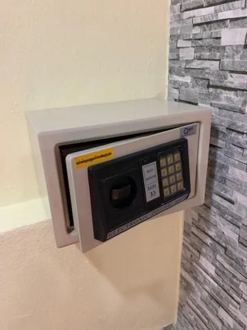 Fong Kaew and Baan Nang Fa Guesthouse