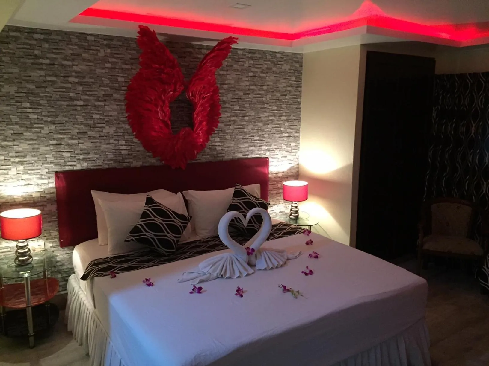 Photo of the whole room, Bed in Fong Kaew and Baan Nang Fa Guesthouse