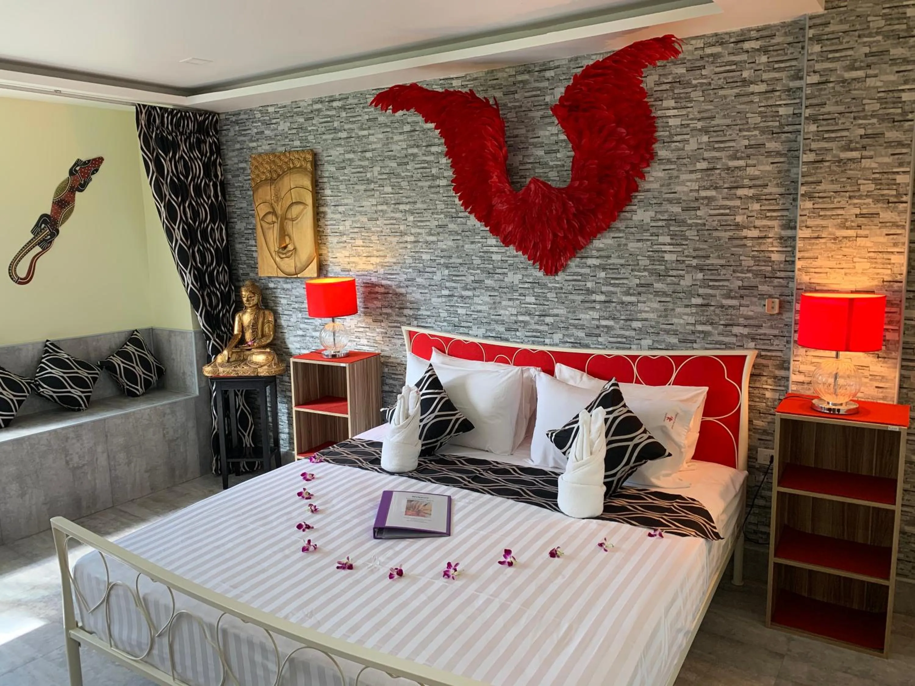 Bed in Fong Kaew and Baan Nang Fa Guesthouse