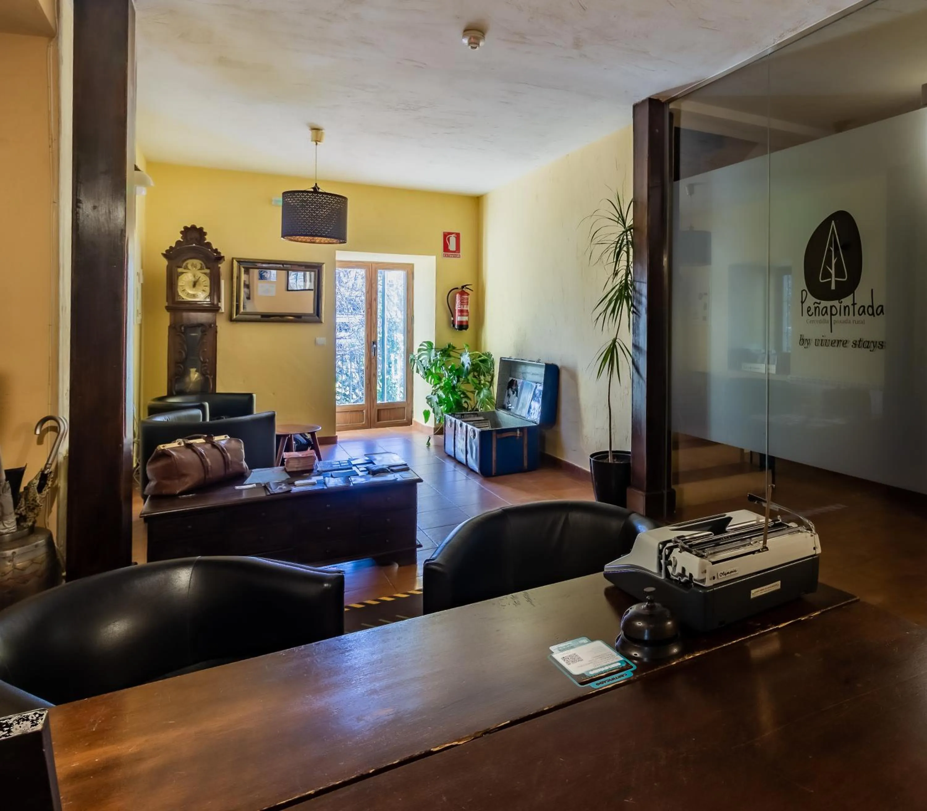 Lobby or reception in Posada Peña Pintada by Vivere Stays