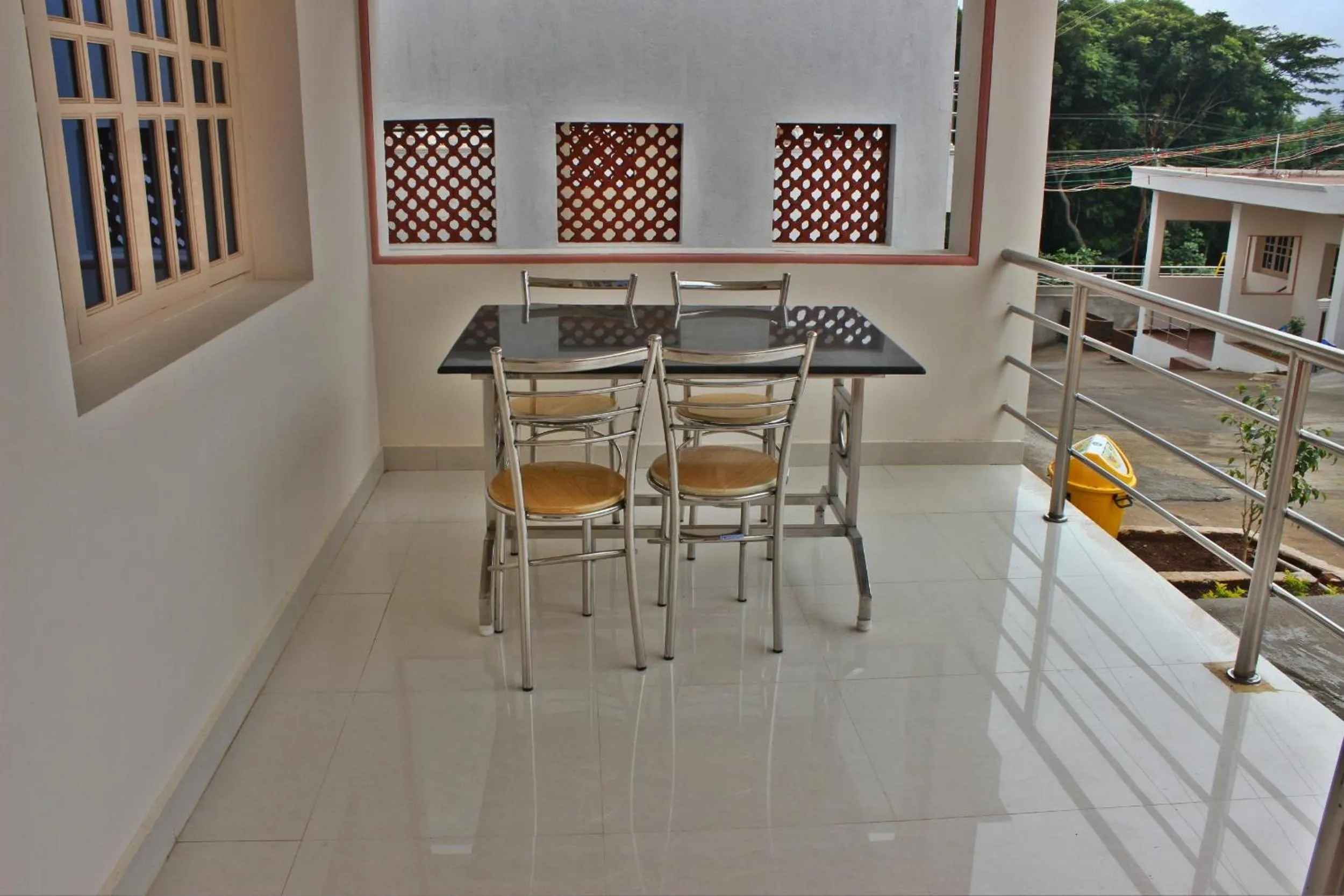 Restaurant/places to eat in Chill Breeze Resort