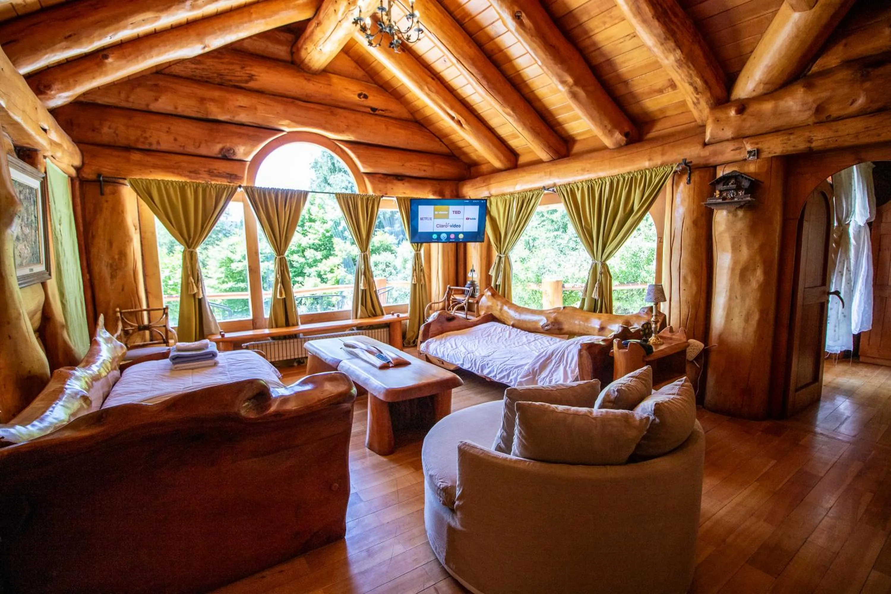 Bed in Rotui Luxury Village