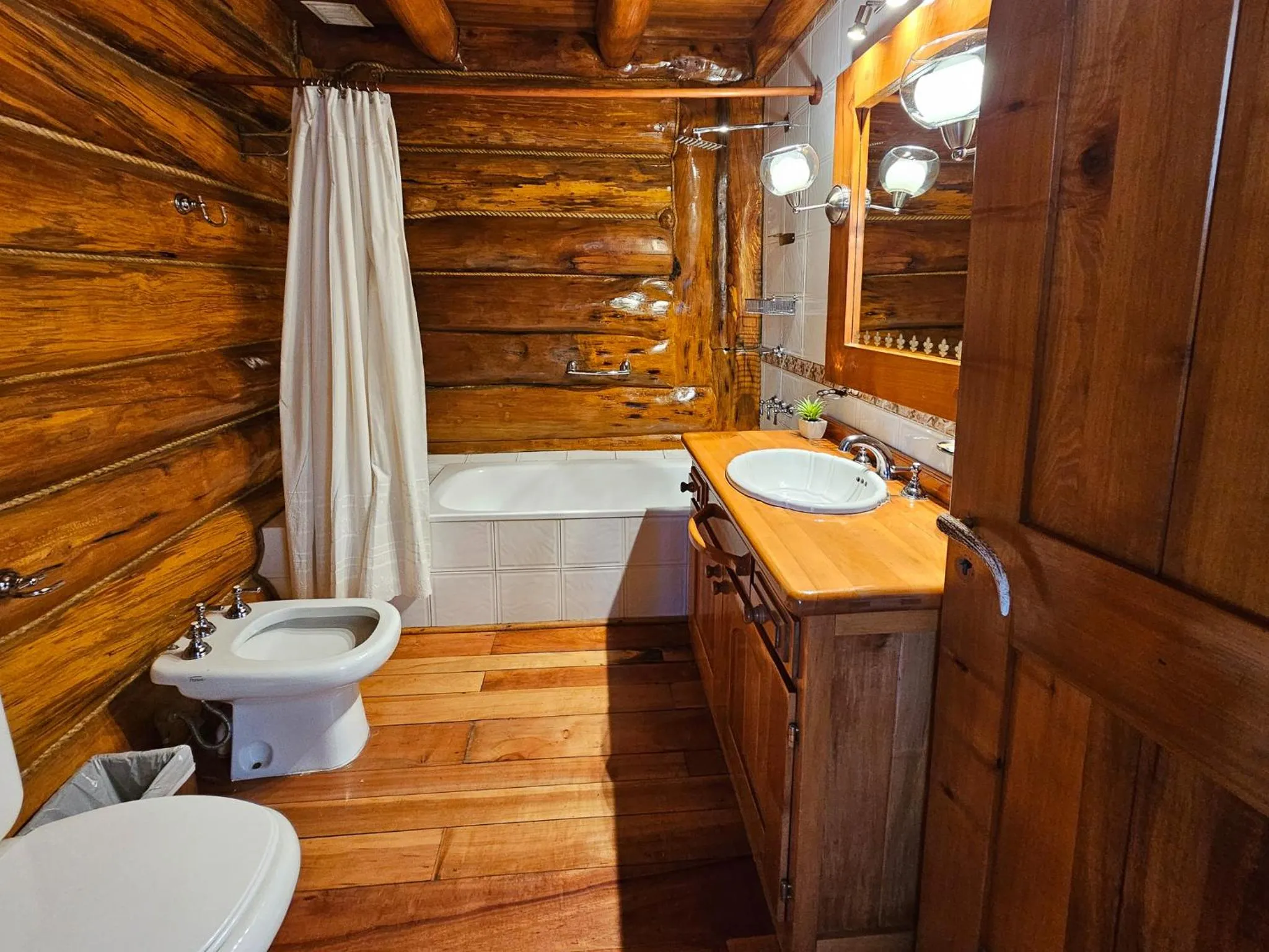 Rotui Luxury Village