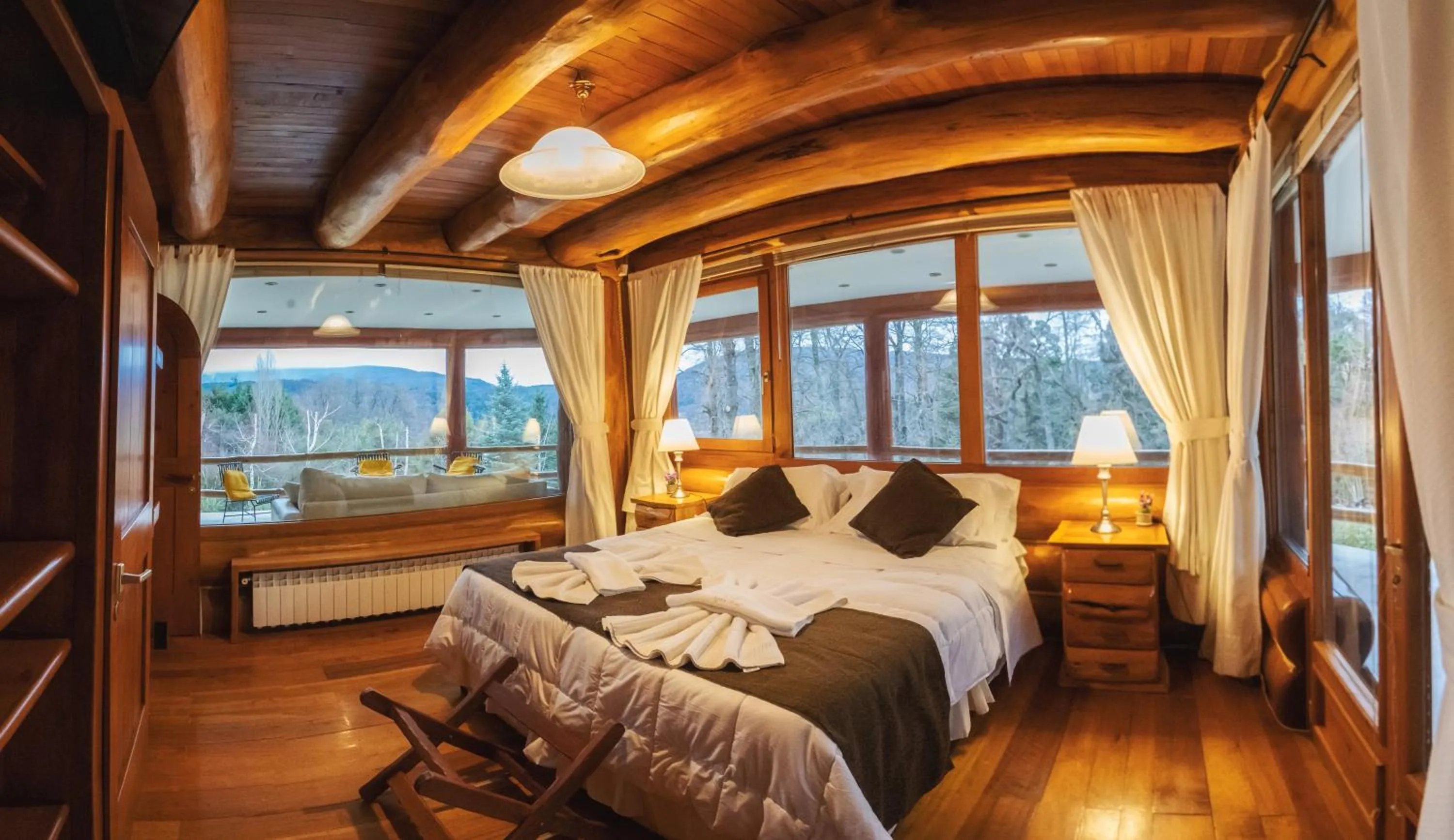 Bed in Rotui Luxury Village