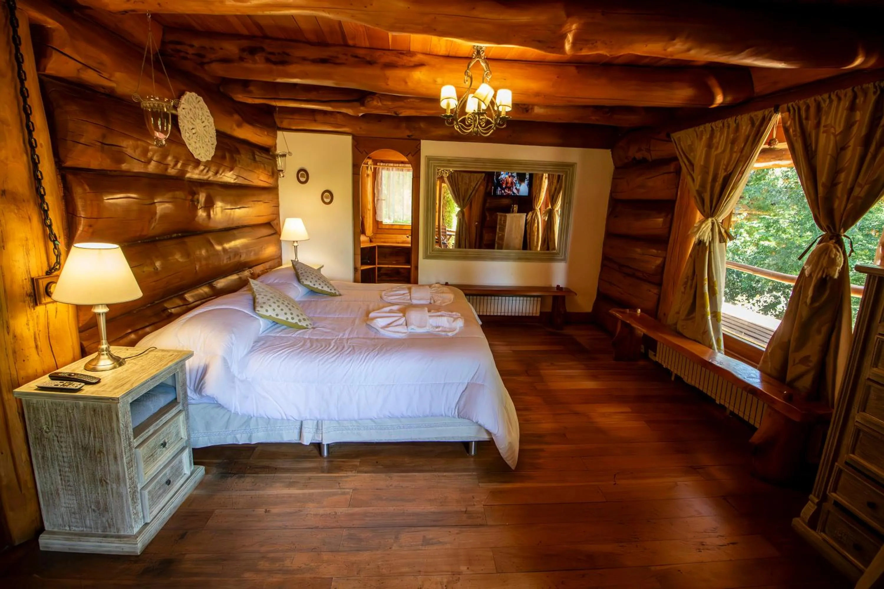 Bed in Rotui Luxury Village