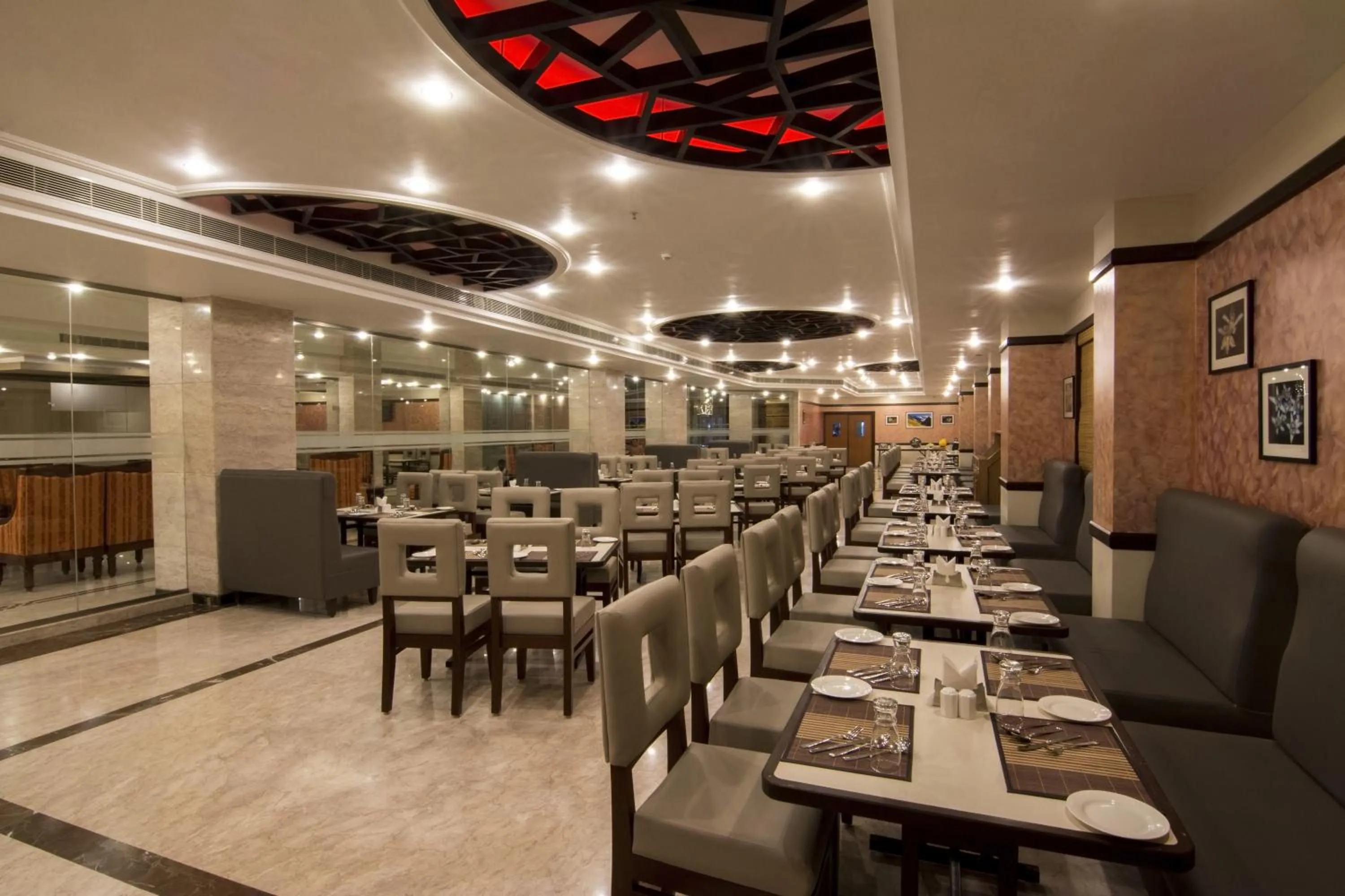 Restaurant/places to eat in Shenbaga Hotel And Convention Centre