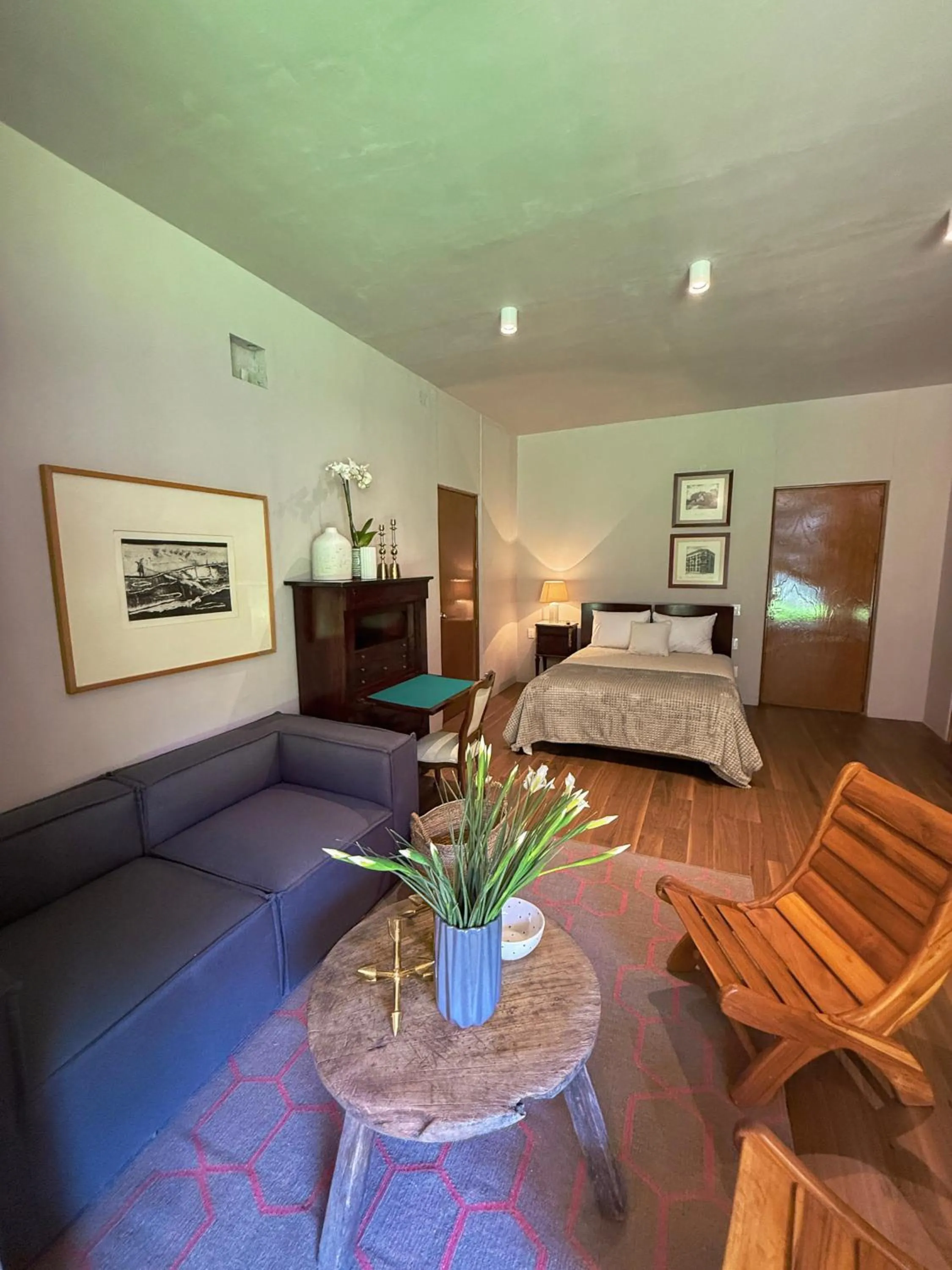 Living room, Bed in Parque Juan Diego