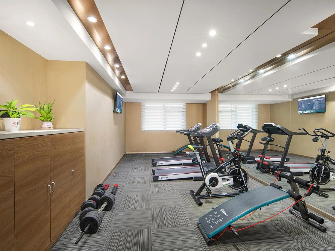 Fitness centre/facilities in Guangzhou Baiyun Airport Renhe Cornet International Chain Hotel