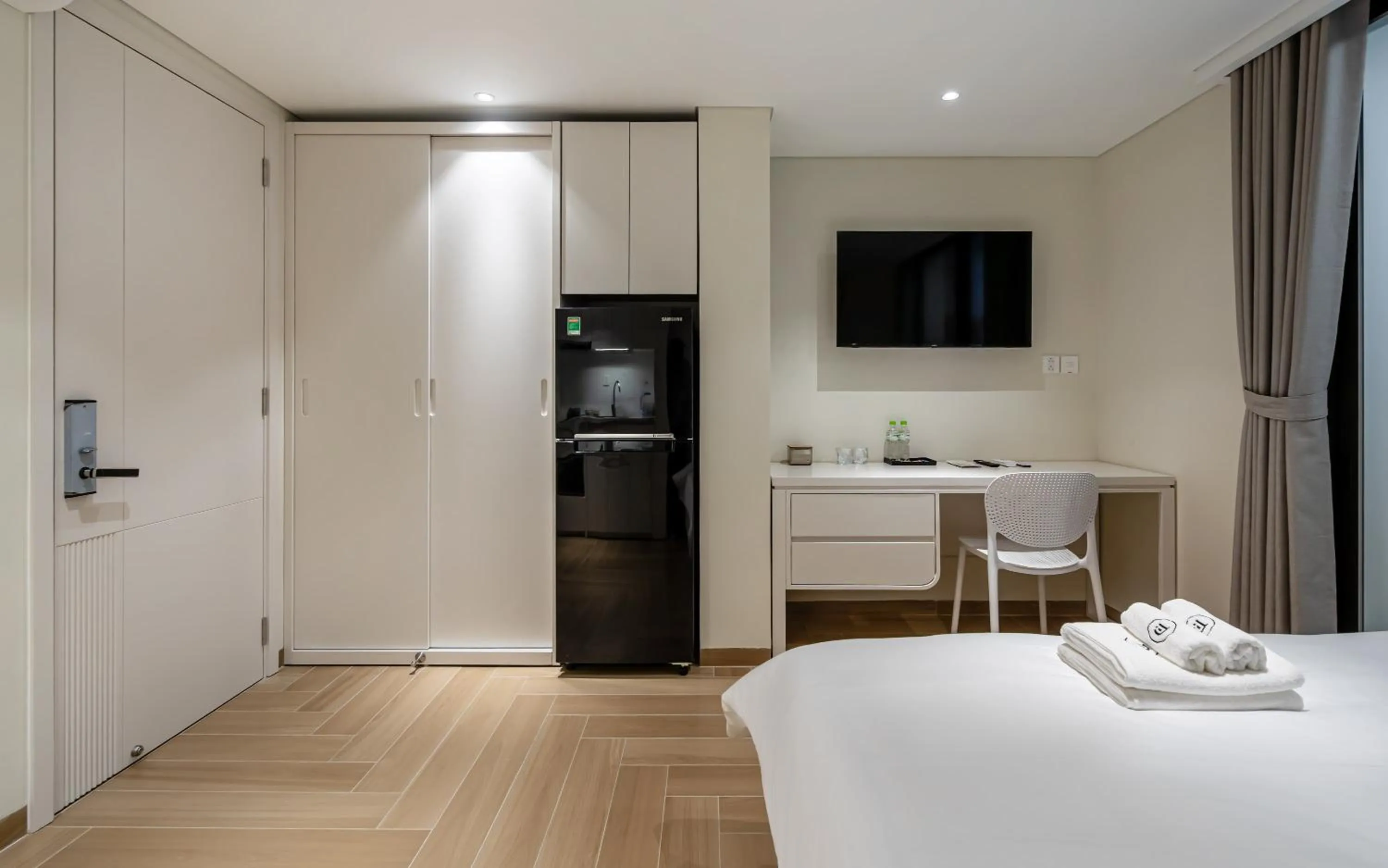 Photo of the whole room, Bed in The Royal Vista - Phu My Hung