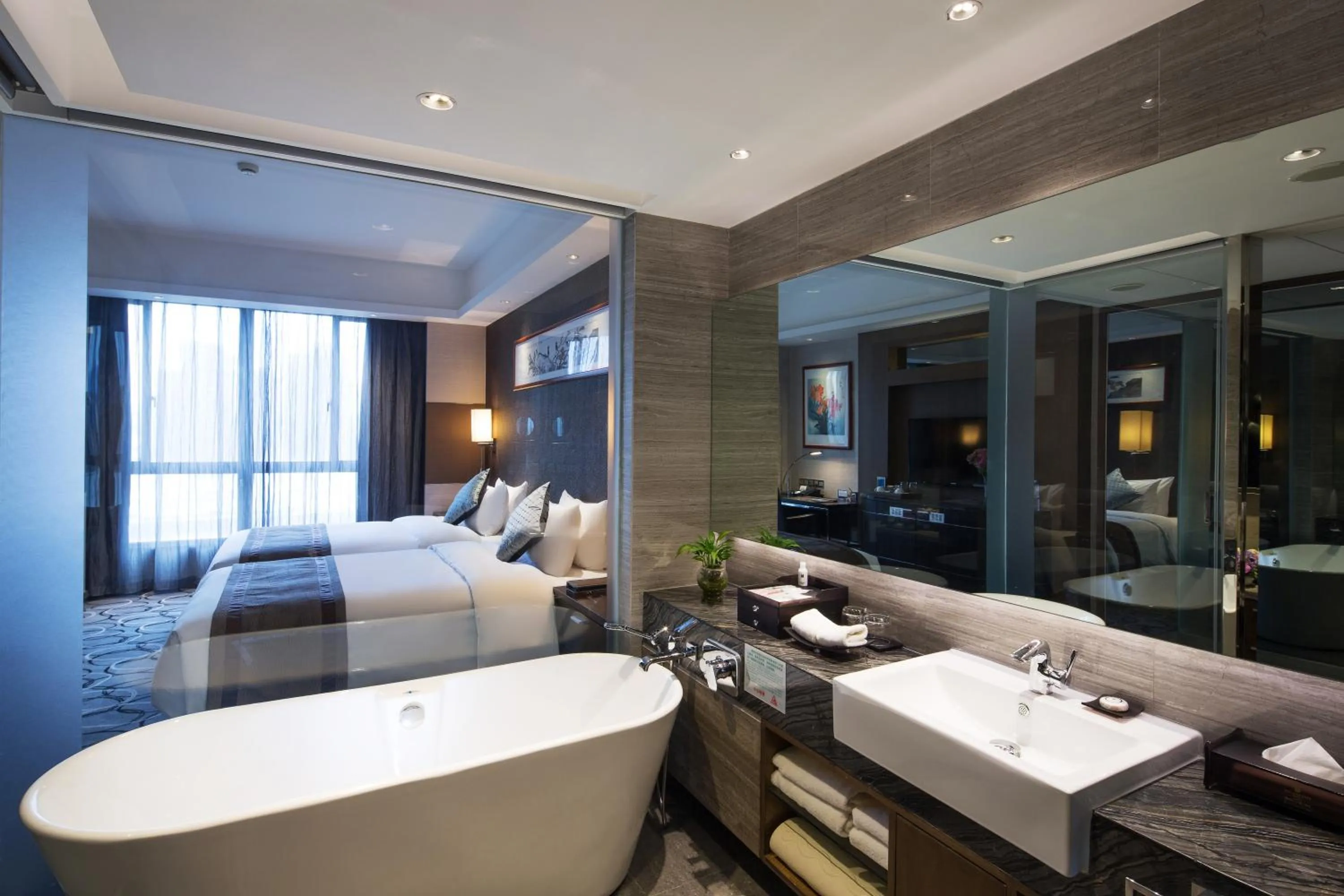 Bathroom, Bed in Millennium Hotel Fuqing