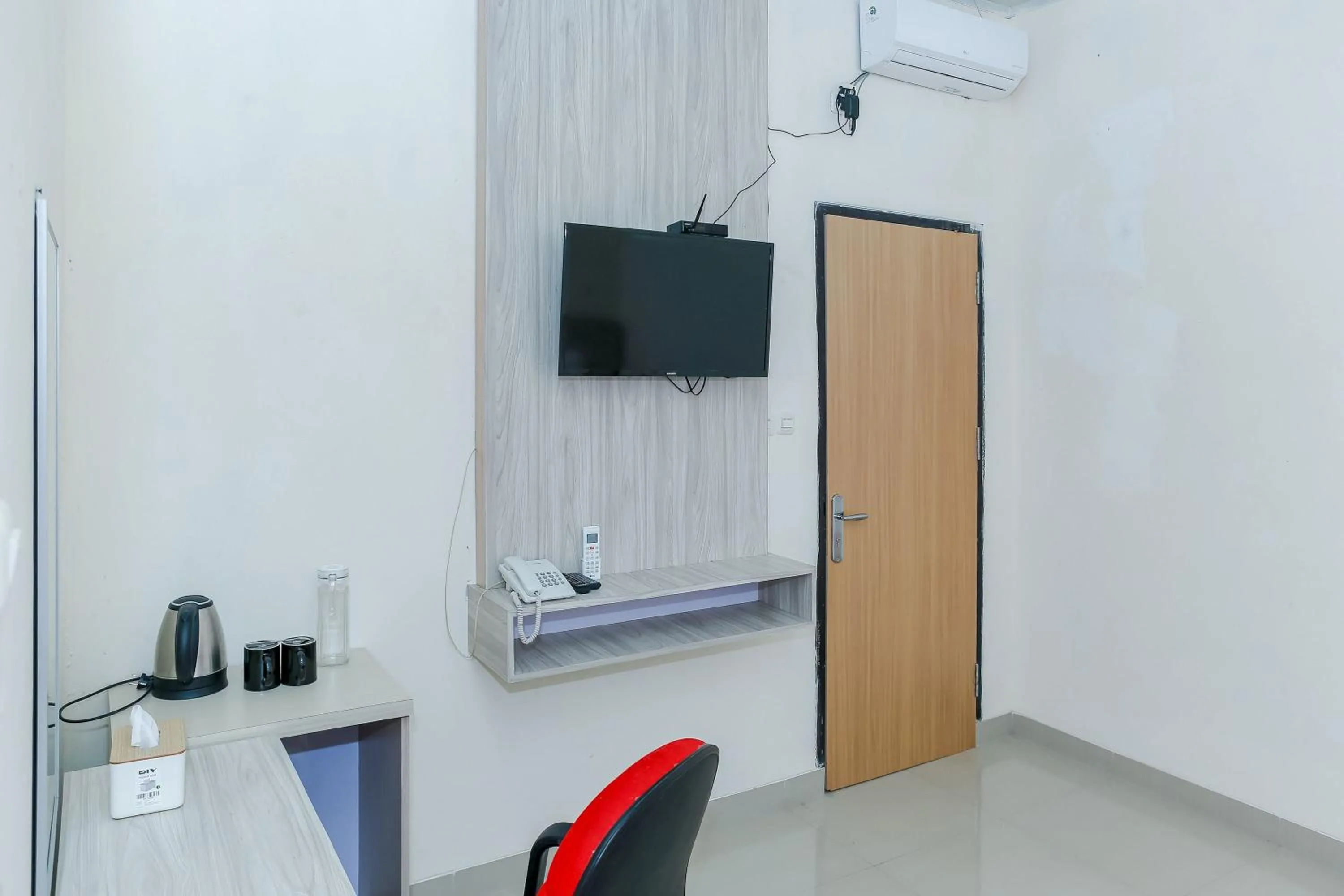 Bedroom in RedDoorz Plus at GNG Hotel El Tari Airport Kupang