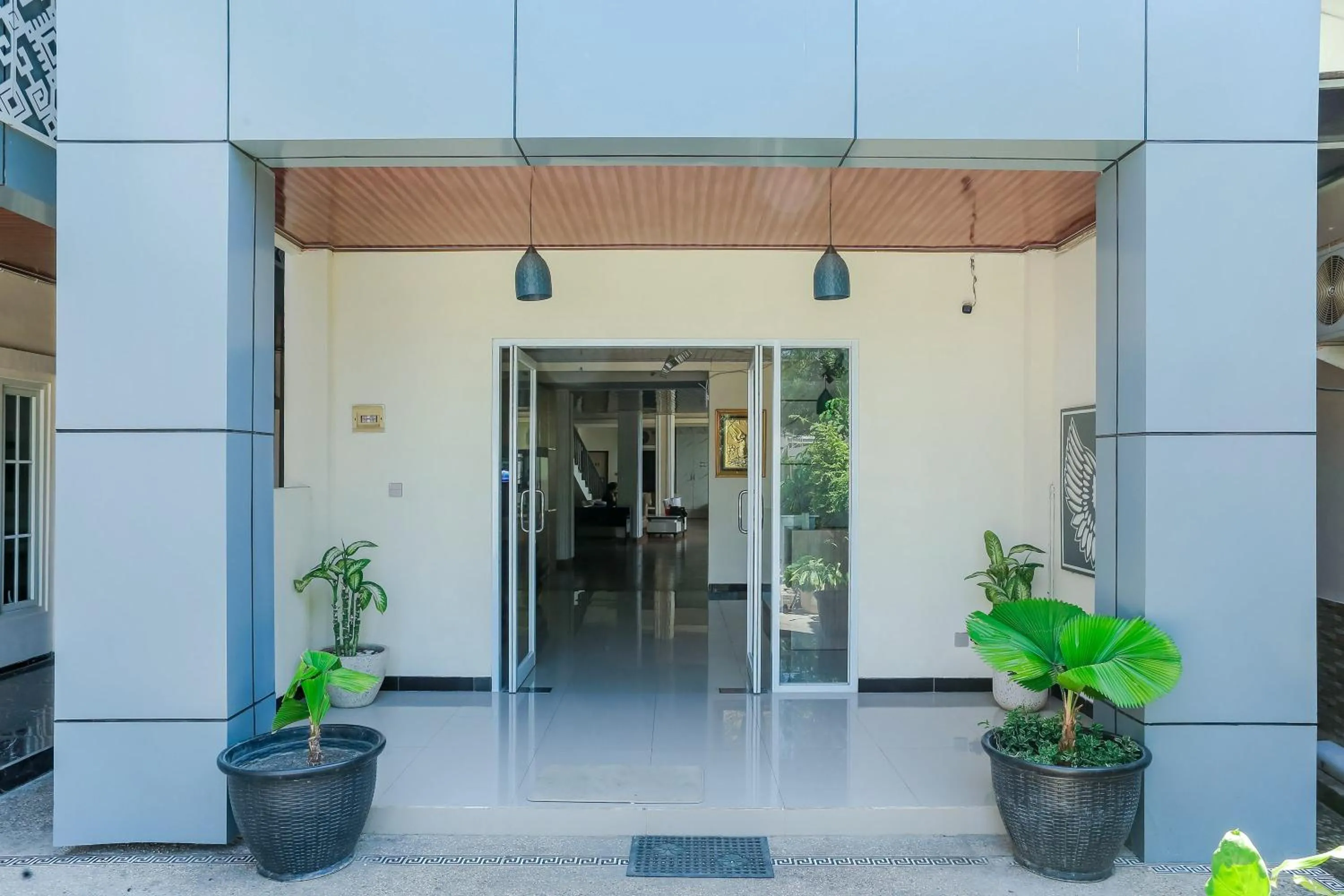 Facade/entrance in RedDoorz Plus at GNG Hotel El Tari Airport Kupang