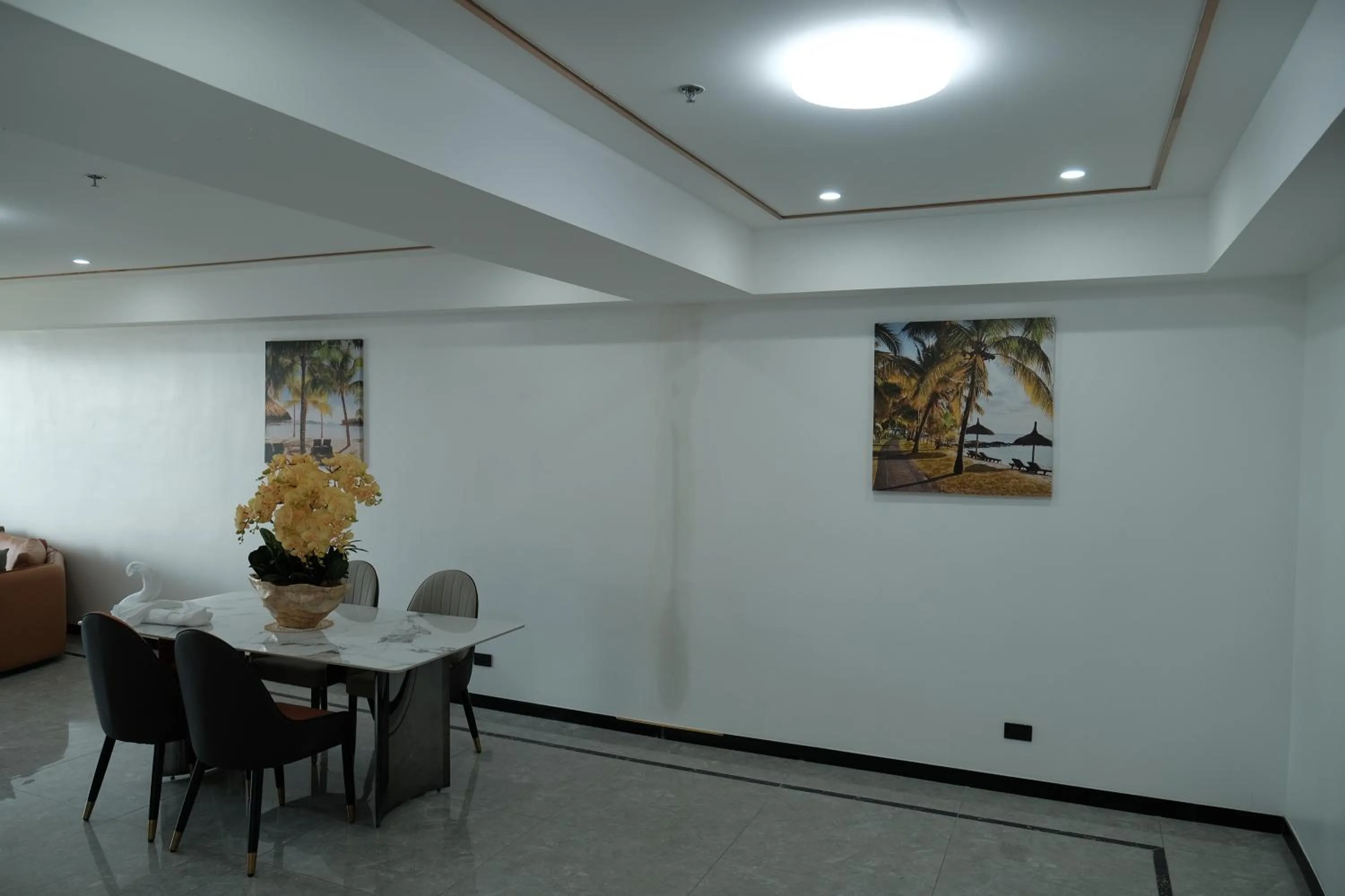 Golden Seagulls Hotel