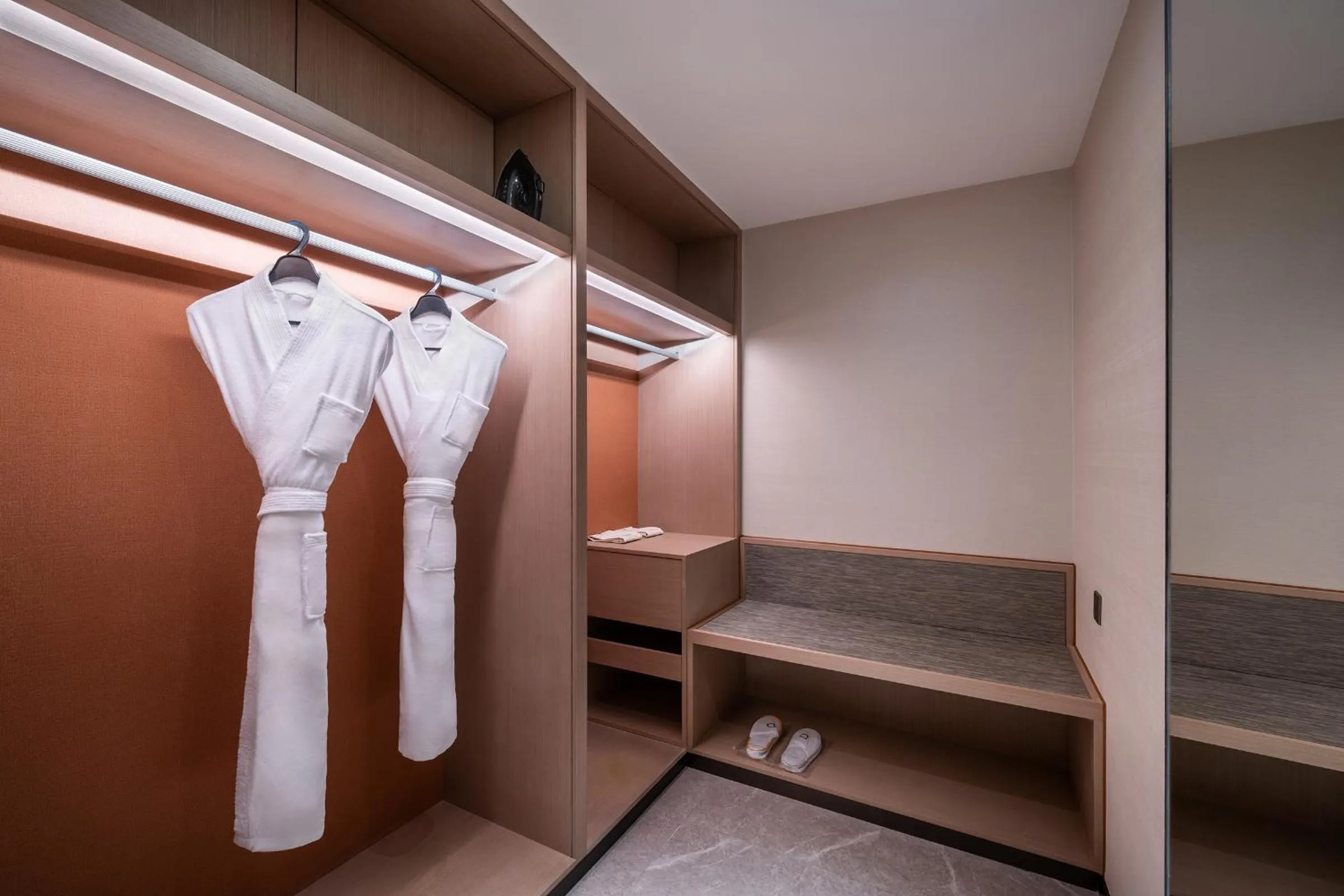 wardrobe in The Qube Hotel Shanghai Qingpu